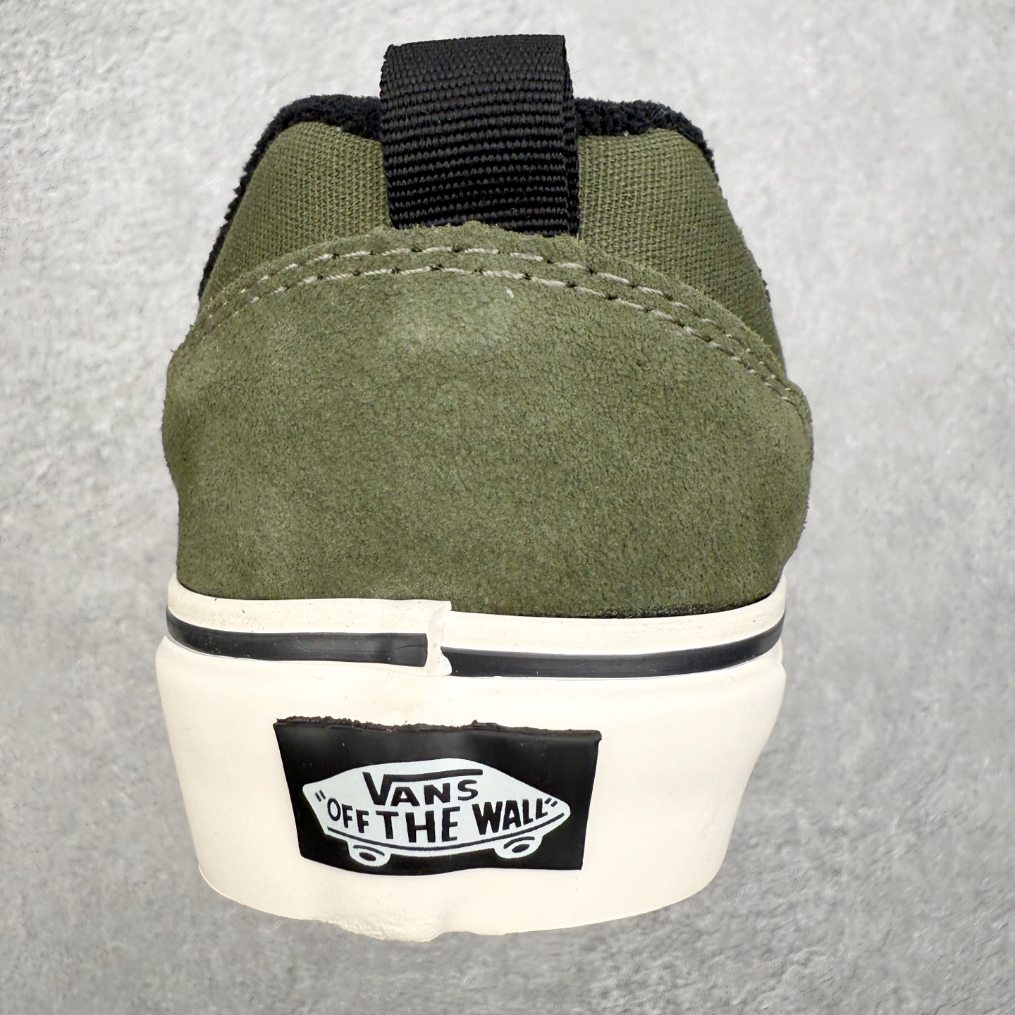 图片[8]-Vans Knu Skool 闪电面包鞋 经典军绿主色 肥胖版大Logo 鞋底侧边搭配闪电标志⚡️复古酷炫 尺码：35 36 36.5 37 38 38.5 39 40 40.5 41 42 42.5 43 44 45 工艺：硫化1：1（重量1：1、真标、原钢印、材质标、鞋型标、合格证）-选品中心