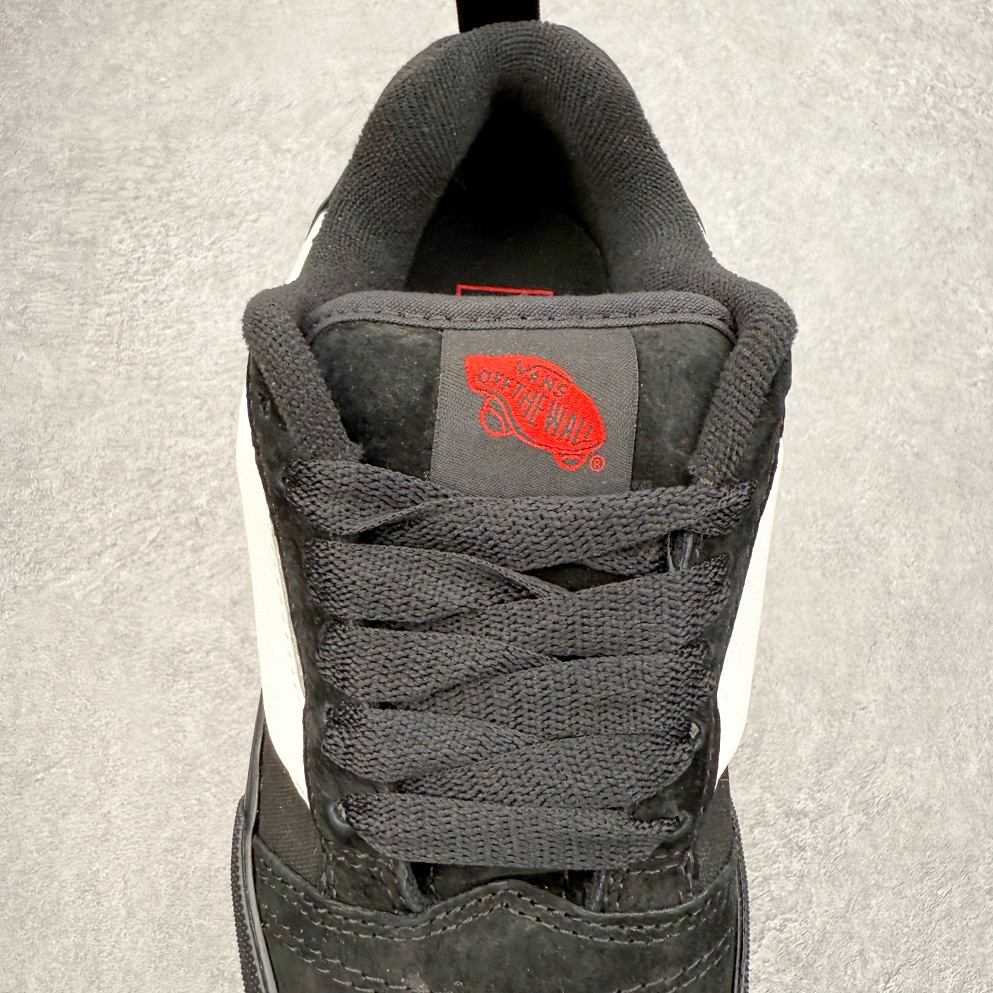 图片[5]-Vans Knu Skool 黑武士闪电面包鞋 经典黑白主色 肥胖版大Logo 鞋底侧边搭配闪电标志⚡️复古酷炫 尺码：35 36 36.5 37 38 38.5 39 40 40.5 41 42 42.5 43 44 45 工艺：硫化1：1（重量1：1、真标、原钢印、材质标、鞋型标、合格证）-选品中心