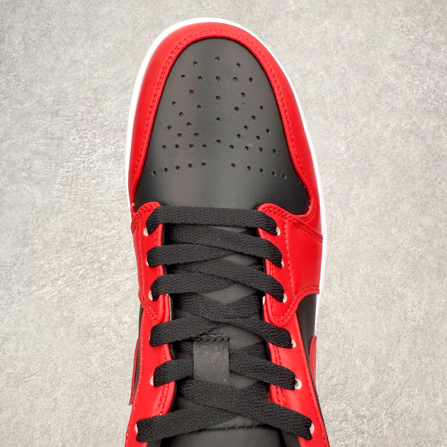 图片[4]-＃福利特价 Air Jordan AJ1 Low 低帮系列 百分百全新货品 零氧化发霉 给足利润空间操作 超乎所想的高性价比 原装楦头纸板开发 完美鞋型 超高清洁度 鞋型不臃肿别扭 原厂内置全掌气垫 A模大底 鞋舌AJ原厂专用牛津布 AJ专用反口珍珠布 原厂无杂质高弹内里海棉 特殊封边弹力鞋带 原鞋开模 拒绝公底 购置公司同步原材料 都有细节原汁原味 忠于原版 尺码：36 36.5 37.5 38 38.5 39 40 40.5 41 42 42.5 43 44 44.5 45 46-选品中心