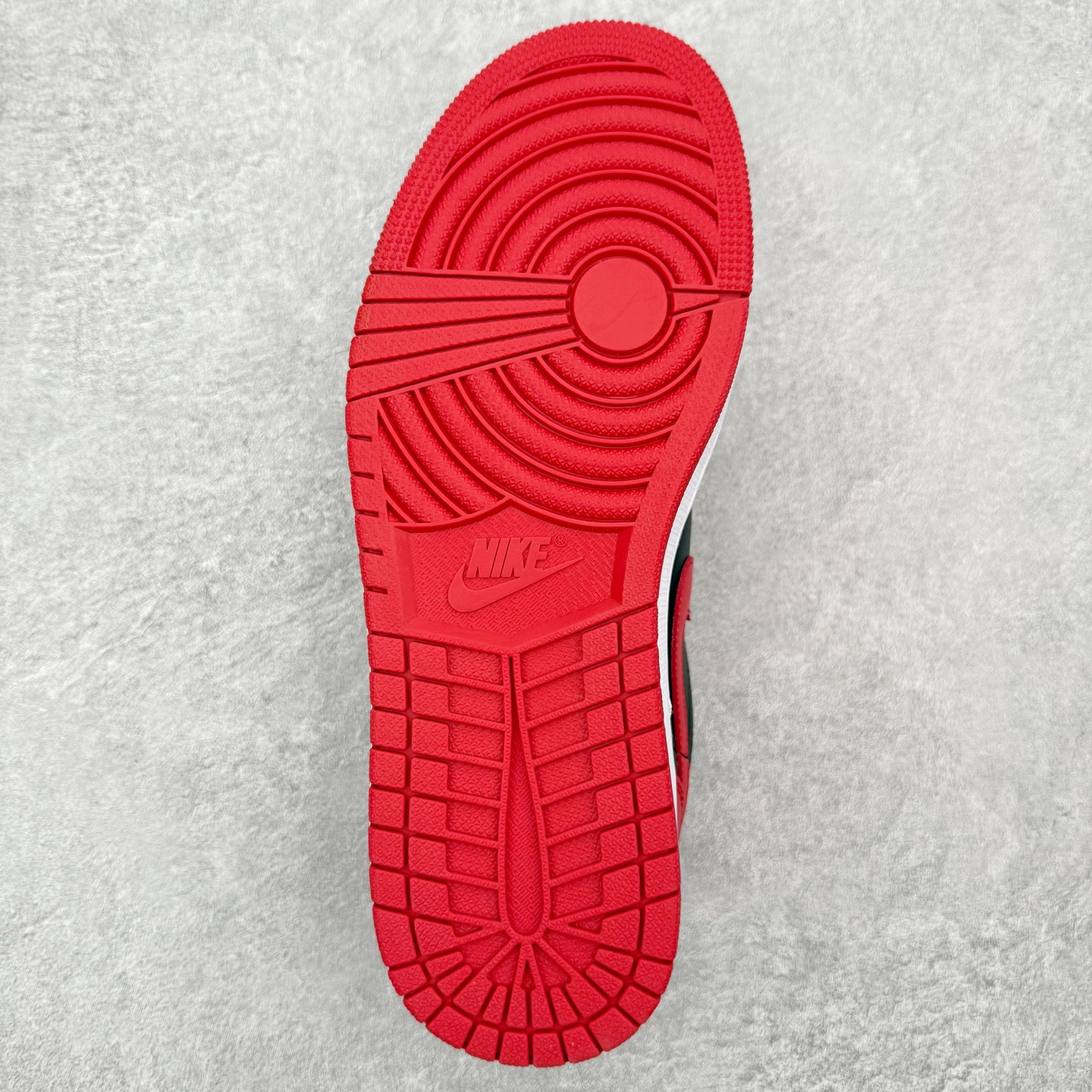 图片[9]-＃福利特价 Air Jordan AJ1 Low 低帮系列 百分百全新货品 零氧化发霉 给足利润空间操作 超乎所想的高性价比 原装楦头纸板开发 完美鞋型 超高清洁度 鞋型不臃肿别扭 原厂内置全掌气垫 A模大底 鞋舌AJ原厂专用牛津布 AJ专用反口珍珠布 原厂无杂质高弹内里海棉 特殊封边弹力鞋带 原鞋开模 拒绝公底 购置公司同步原材料 都有细节原汁原味 忠于原版 尺码：36 36.5 37.5 38 38.5 39 40 40.5 41 42 42.5 43 44 44.5 45 46-选品中心