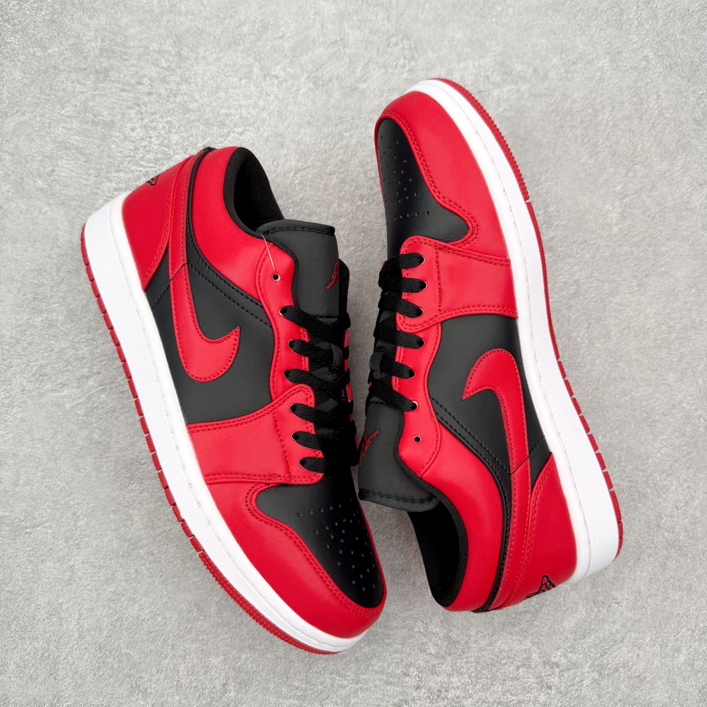 图片[3]-＃福利特价 Air Jordan AJ1 Low 低帮系列 百分百全新货品 零氧化发霉 给足利润空间操作 超乎所想的高性价比 原装楦头纸板开发 完美鞋型 超高清洁度 鞋型不臃肿别扭 原厂内置全掌气垫 A模大底 鞋舌AJ原厂专用牛津布 AJ专用反口珍珠布 原厂无杂质高弹内里海棉 特殊封边弹力鞋带 原鞋开模 拒绝公底 购置公司同步原材料 都有细节原汁原味 忠于原版 尺码：36 36.5 37.5 38 38.5 39 40 40.5 41 42 42.5 43 44 44.5 45 46-选品中心