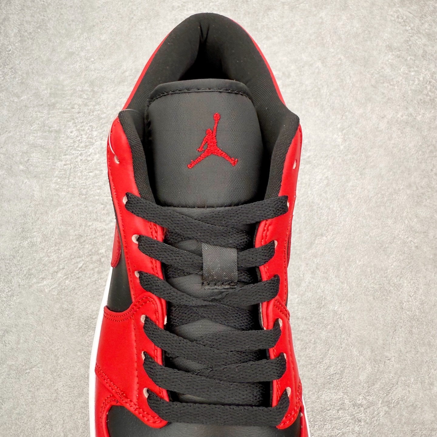 图片[5]-＃福利特价 Air Jordan AJ1 Low 低帮系列 百分百全新货品 零氧化发霉 给足利润空间操作 超乎所想的高性价比 原装楦头纸板开发 完美鞋型 超高清洁度 鞋型不臃肿别扭 原厂内置全掌气垫 A模大底 鞋舌AJ原厂专用牛津布 AJ专用反口珍珠布 原厂无杂质高弹内里海棉 特殊封边弹力鞋带 原鞋开模 拒绝公底 购置公司同步原材料 都有细节原汁原味 忠于原版 尺码：36 36.5 37.5 38 38.5 39 40 40.5 41 42 42.5 43 44 44.5 45 46-选品中心