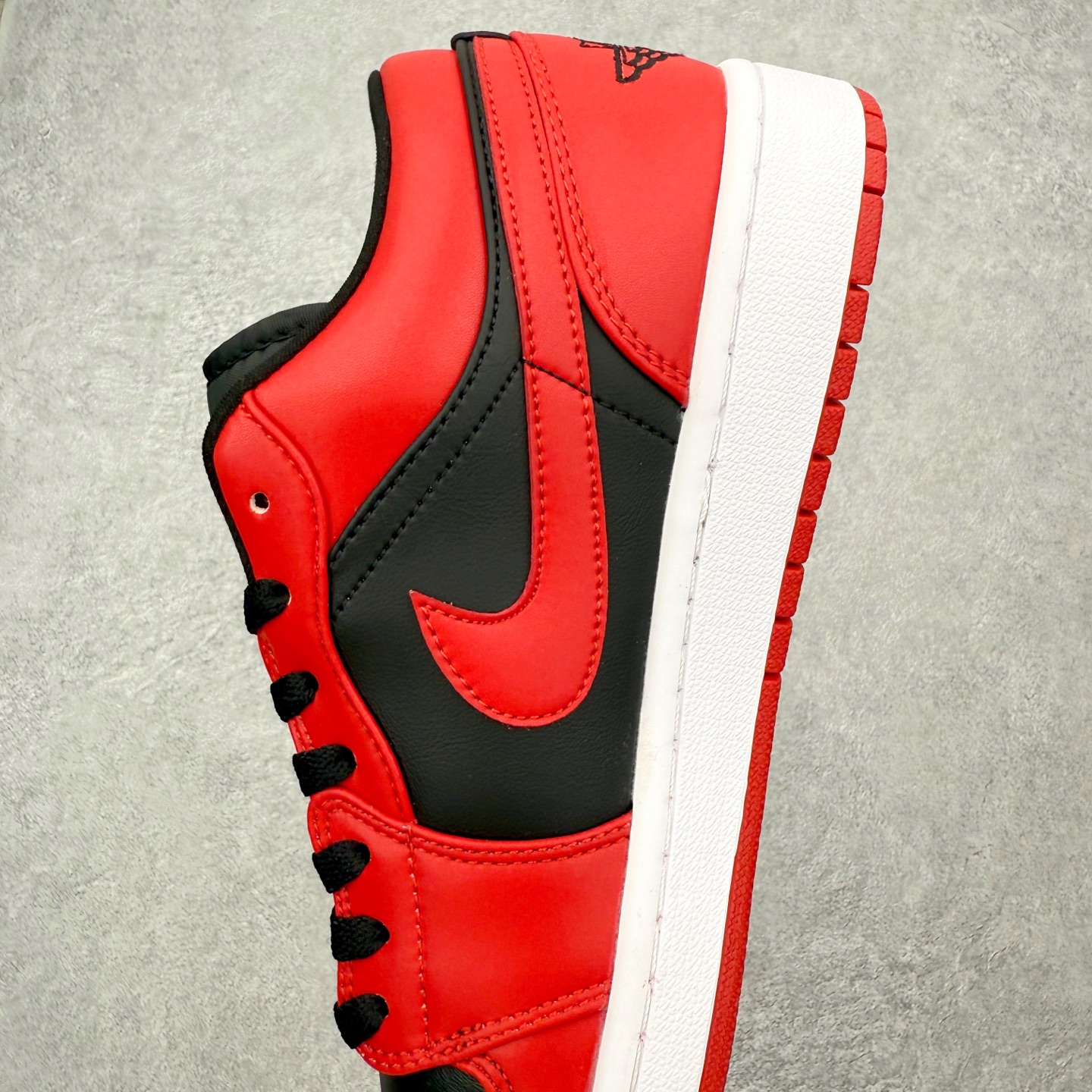 图片[7]-＃福利特价 Air Jordan AJ1 Low 低帮系列 百分百全新货品 零氧化发霉 给足利润空间操作 超乎所想的高性价比 原装楦头纸板开发 完美鞋型 超高清洁度 鞋型不臃肿别扭 原厂内置全掌气垫 A模大底 鞋舌AJ原厂专用牛津布 AJ专用反口珍珠布 原厂无杂质高弹内里海棉 特殊封边弹力鞋带 原鞋开模 拒绝公底 购置公司同步原材料 都有细节原汁原味 忠于原版 尺码：36 36.5 37.5 38 38.5 39 40 40.5 41 42 42.5 43 44 44.5 45 46-选品中心