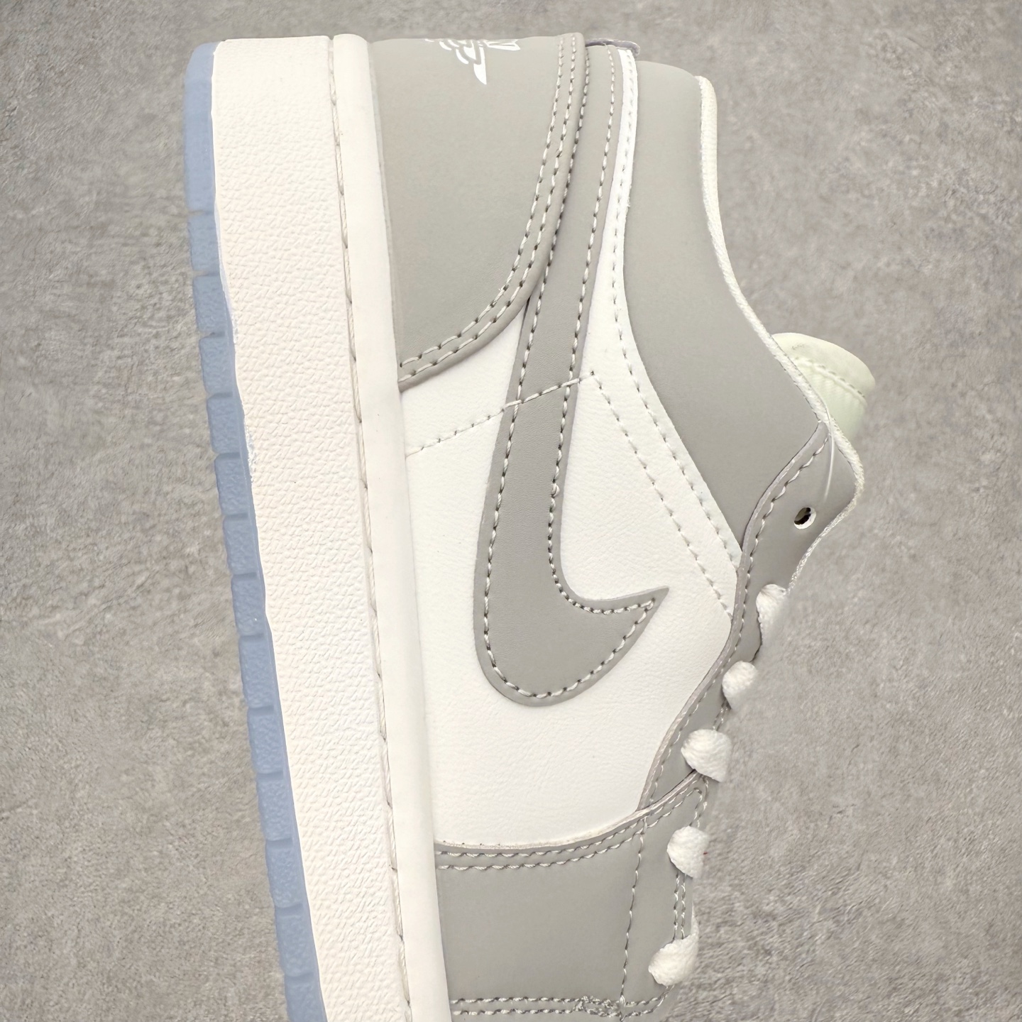 图片[6]-＃福利特价 Air Jordan AJ1 Low 低帮系列 百分百全新货品 零氧化发霉 给足利润空间操作 超乎所想的高性价比 原装楦头纸板开发 完美鞋型 超高清洁度 鞋型不臃肿别扭 原厂内置全掌气垫 A模大底 鞋舌AJ原厂专用牛津布 AJ专用反口珍珠布 原厂无杂质高弹内里海棉 特殊封边弹力鞋带 原鞋开模 拒绝公底 购置公司同步原材料 都有细节原汁原味 忠于原版 尺码：36 36.5 37.5 38 38.5 39 40 40.5 41 42 42.5 43 44 44.5 45 46-选品中心