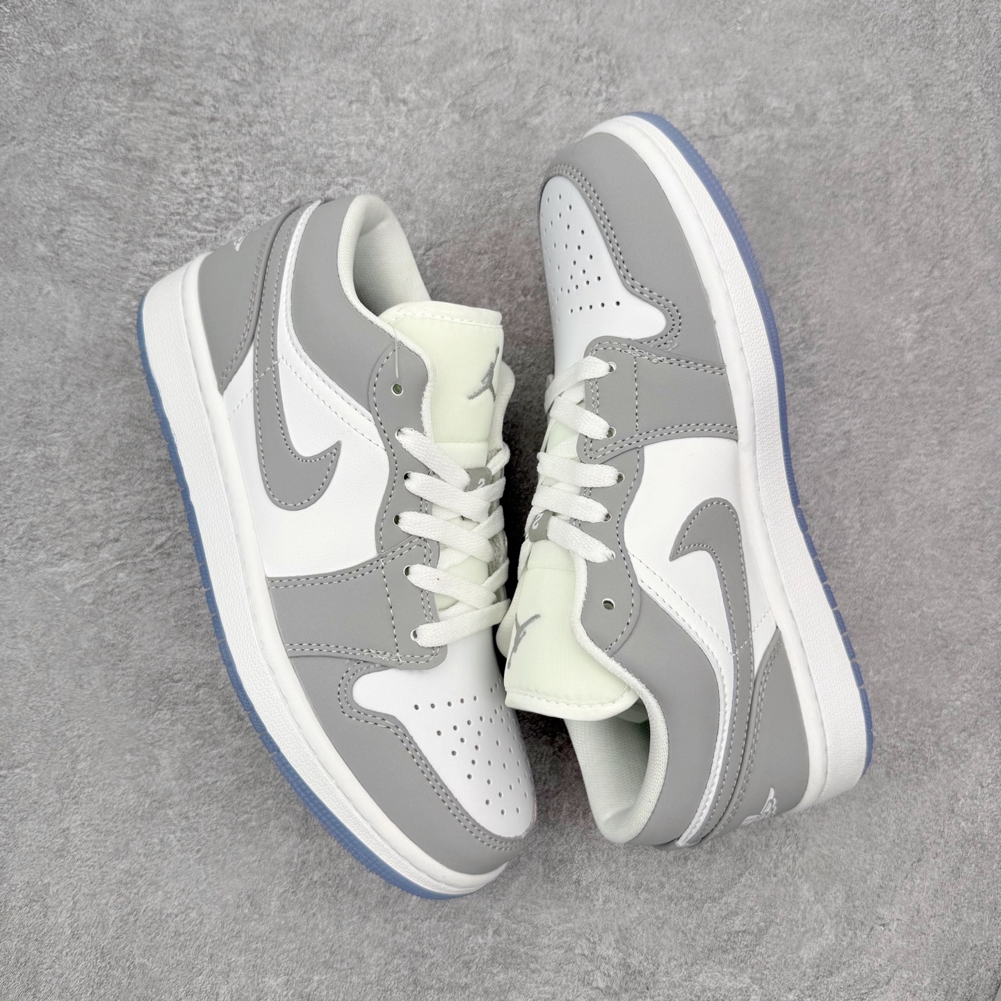 图片[3]-＃福利特价 Air Jordan AJ1 Low 低帮系列 百分百全新货品 零氧化发霉 给足利润空间操作 超乎所想的高性价比 原装楦头纸板开发 完美鞋型 超高清洁度 鞋型不臃肿别扭 原厂内置全掌气垫 A模大底 鞋舌AJ原厂专用牛津布 AJ专用反口珍珠布 原厂无杂质高弹内里海棉 特殊封边弹力鞋带 原鞋开模 拒绝公底 购置公司同步原材料 都有细节原汁原味 忠于原版 尺码：36 36.5 37.5 38 38.5 39 40 40.5 41 42 42.5 43 44 44.5 45 46-选品中心