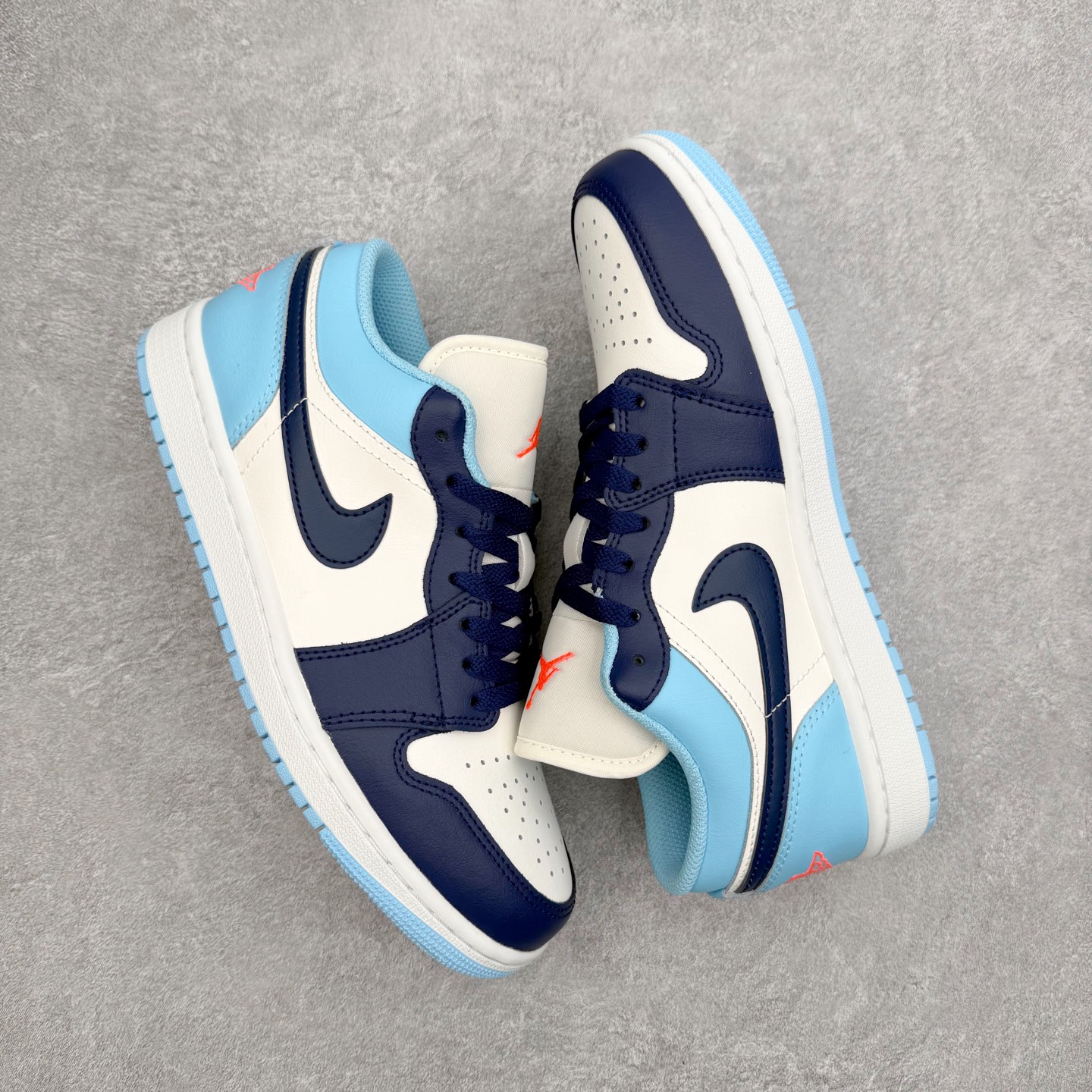 图片[3]-＃DT纯原 Air Jordan AJ1 Low 低帮 553558-149 终端优势供应 市面中低帮最具代表性版本没有之一 口碑大厂出品 品控大底版型不断改良更新 全套原纸板楦头开发 确保原汁原味 完美呈现版型 完美零毛边处理 原厂内置全掌气垫 价格定位良心 平台专用代工流水线出品 一眼公司既视感 拿到手的一瞬间就与众不同 碾压市面所有版本 全部原鞋开发 每一个配色都会采购原鞋确认细节 打破市面看图做货无好货之说 尺码：35.5 36 36.5 37.5 38 38.5 39 40 40.5 41 42 42.5 43 44 44.5 45 46-选品中心