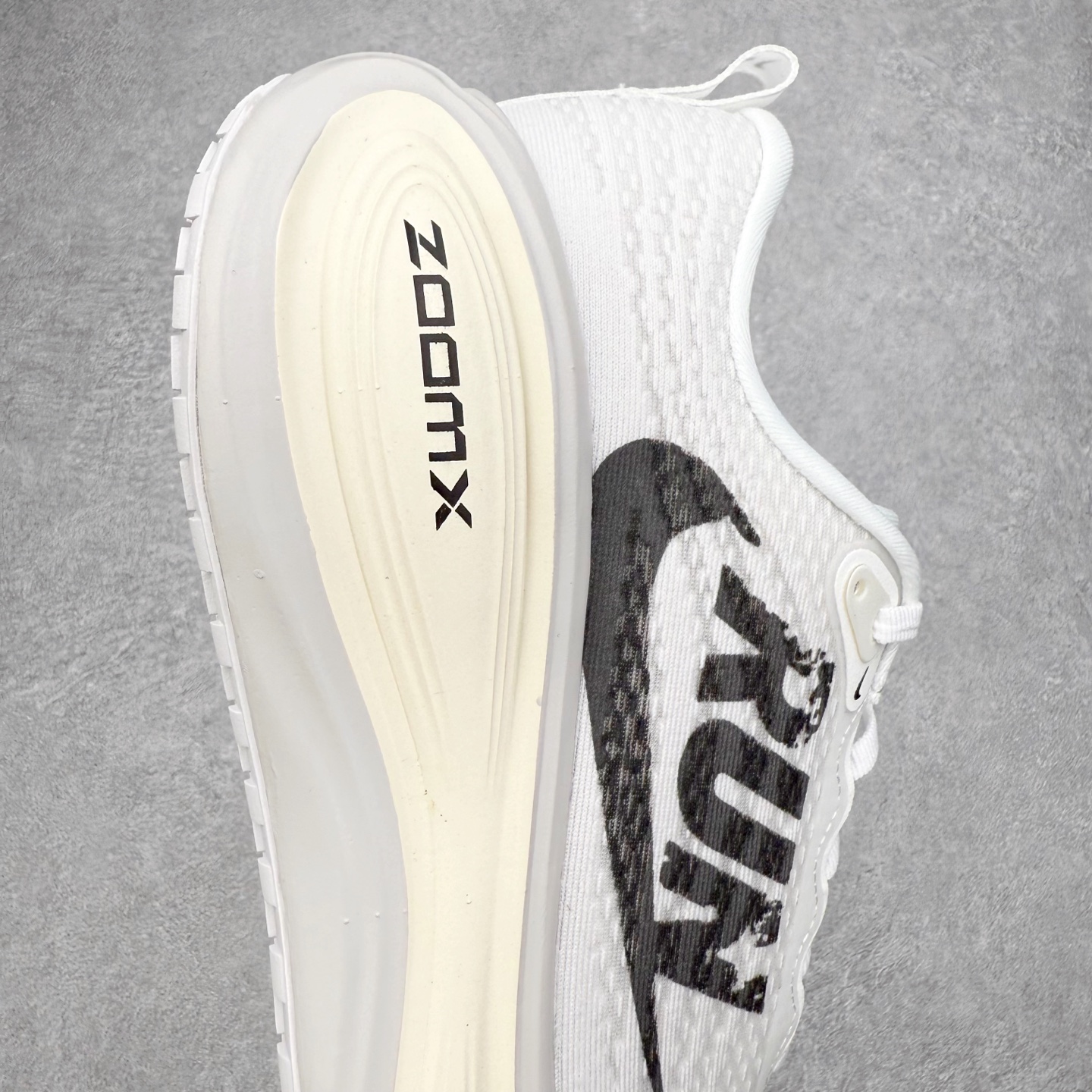 图片[6]-NK Vomero Plus 时尚舒适 网布防滑耐磨 低帮跑步鞋 IH2268-100 实拍调校N版已经零色差零失真 百分百还原实物色彩所见即所得 不存在货不对板色差等低级问题 选购参考实物拍摄 不混卖不参货 只用心做好货严格选品 承诺混一赔十 尺码：36 36.5 37.5 38 38.5 39 40 40.5 41 42 42.5 43 44 44.5 45-选品中心