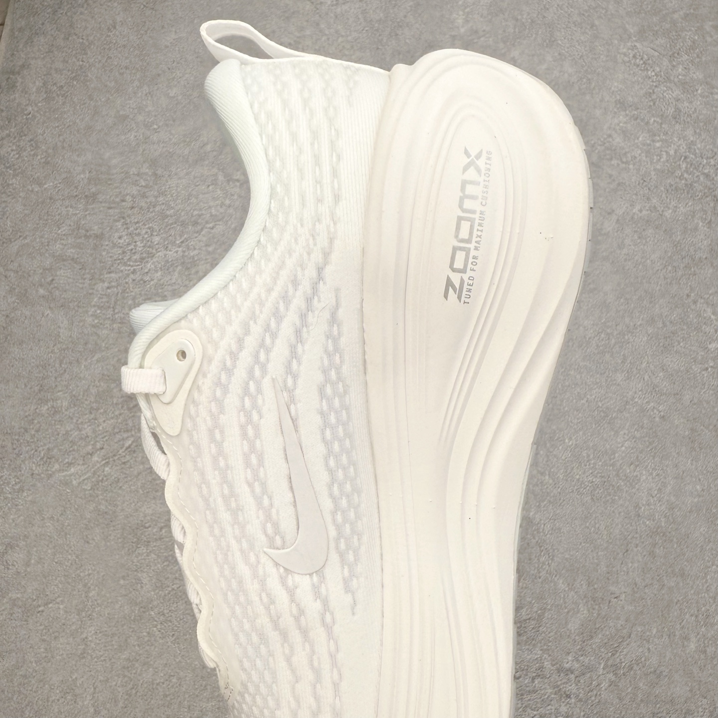 图片[7]-NK Vomero Plus 时尚舒适 网布防滑耐磨 低帮跑步鞋 HV8150-102 实拍调校N版已经零色差零失真 百分百还原实物色彩所见即所得 不存在货不对板色差等低级问题 选购参考实物拍摄 不混卖不参货 只用心做好货严格选品 承诺混一赔十 尺码：36 36.5 37.5 38 38.5 39 40 40.5 41 42 42.5 43 44 44.5 45-选品中心