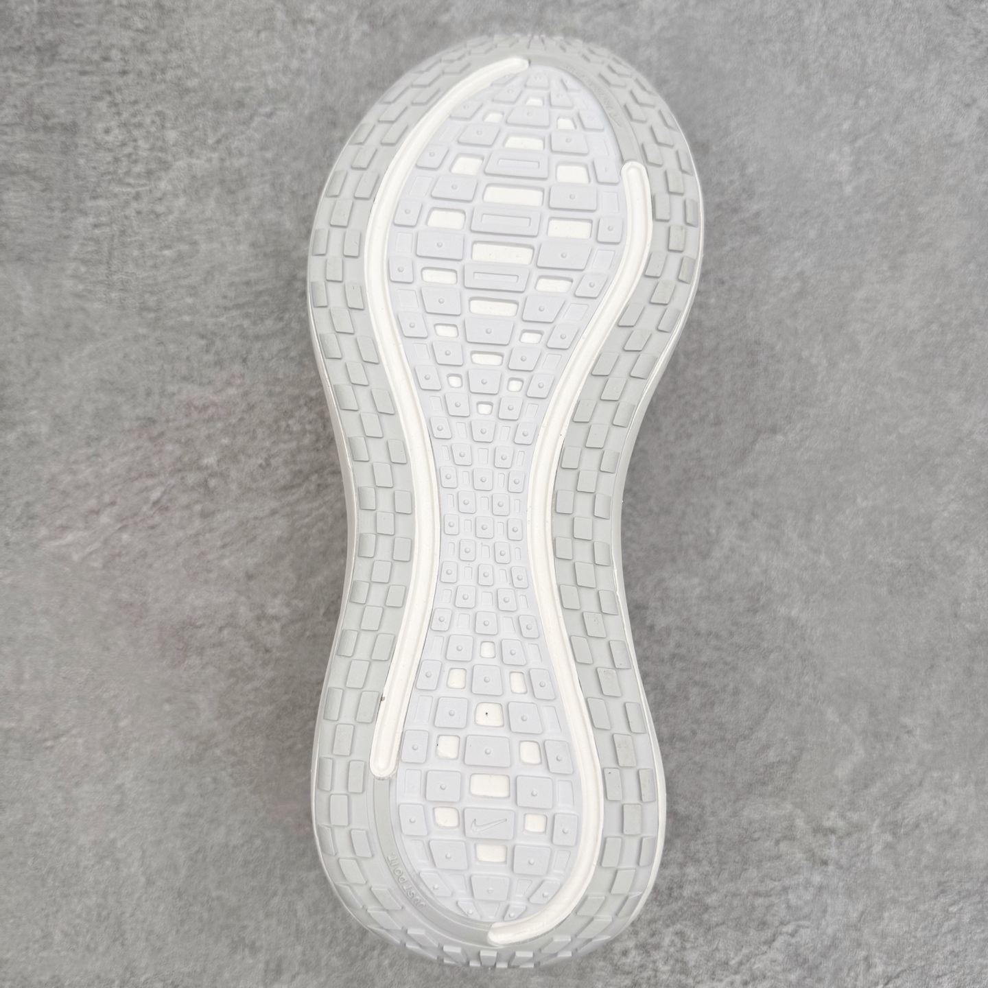 图片[9]-NK Vomero Plus 时尚舒适 网布防滑耐磨 低帮跑步鞋 HV8150-102 实拍调校N版已经零色差零失真 百分百还原实物色彩所见即所得 不存在货不对板色差等低级问题 选购参考实物拍摄 不混卖不参货 只用心做好货严格选品 承诺混一赔十 尺码：36 36.5 37.5 38 38.5 39 40 40.5 41 42 42.5 43 44 44.5 45-选品中心