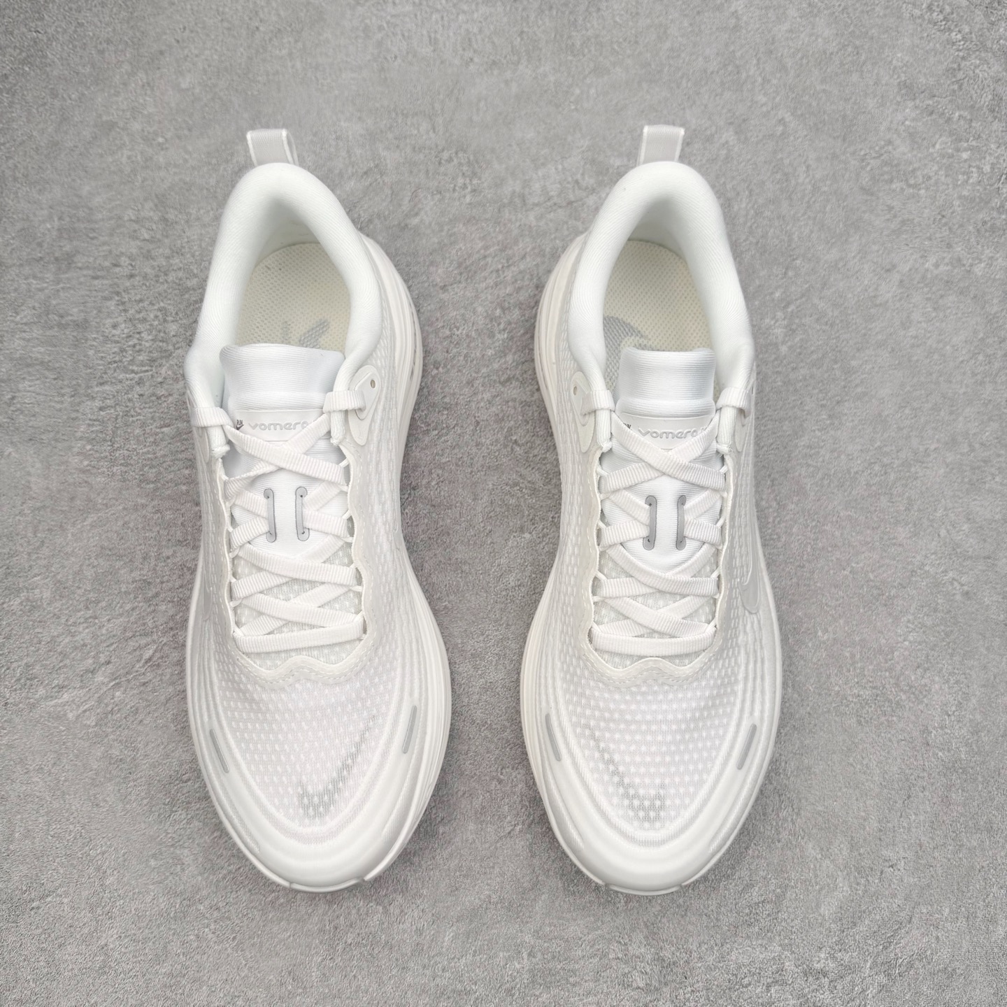 图片[2]-NK Vomero Plus 时尚舒适 网布防滑耐磨 低帮跑步鞋 HV8150-102 实拍调校N版已经零色差零失真 百分百还原实物色彩所见即所得 不存在货不对板色差等低级问题 选购参考实物拍摄 不混卖不参货 只用心做好货严格选品 承诺混一赔十 尺码：36 36.5 37.5 38 38.5 39 40 40.5 41 42 42.5 43 44 44.5 45-选品中心