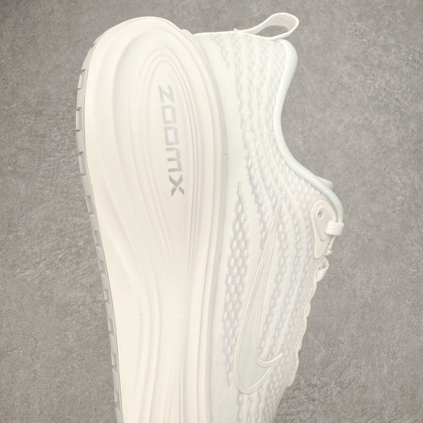 图片[6]-NK Vomero Plus 时尚舒适 网布防滑耐磨 低帮跑步鞋 HV8150-102 实拍调校N版已经零色差零失真 百分百还原实物色彩所见即所得 不存在货不对板色差等低级问题 选购参考实物拍摄 不混卖不参货 只用心做好货严格选品 承诺混一赔十 尺码：36 36.5 37.5 38 38.5 39 40 40.5 41 42 42.5 43 44 44.5 45-选品中心