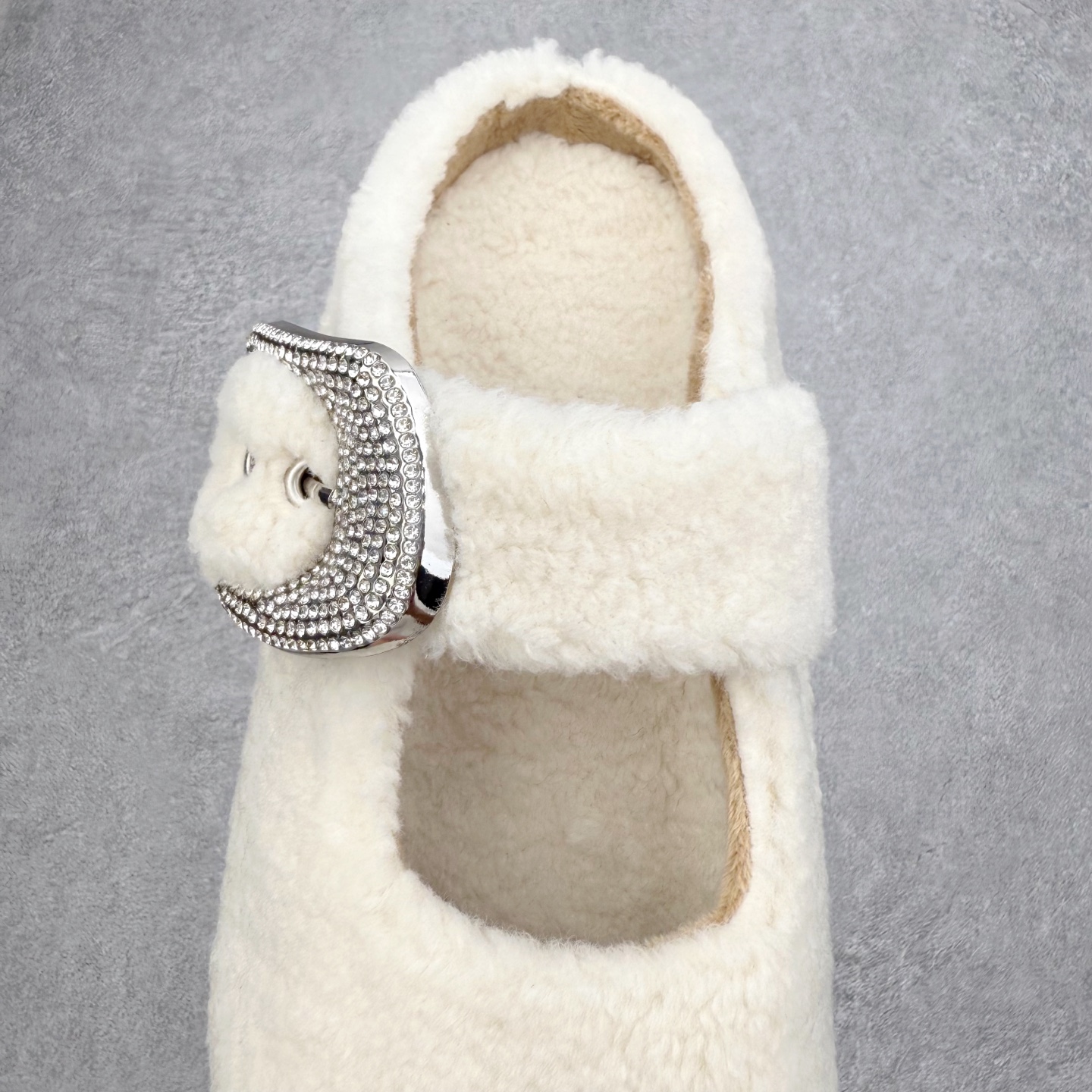 图片[5]-GG-CC 百搭慵懒风外出法式时尚厚底勃肯毛毛包头拖鞋 实拍调校N版已经零色差零失真 百分百还原实物色彩所见即所得 不存在货不对板色差等低级问题 选购参考实物拍摄 不混卖不参货 只用心做好货严格选品 承诺混一赔十 尺码：35 36 37 38 39-选品中心