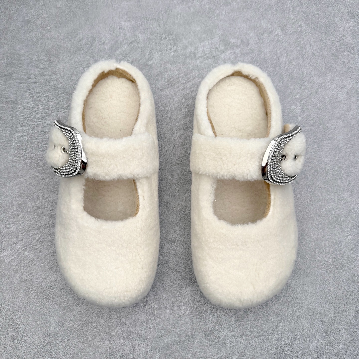 图片[2]-GG-CC 百搭慵懒风外出法式时尚厚底勃肯毛毛包头拖鞋 实拍调校N版已经零色差零失真 百分百还原实物色彩所见即所得 不存在货不对板色差等低级问题 选购参考实物拍摄 不混卖不参货 只用心做好货严格选品 承诺混一赔十 尺码：35 36 37 38 39-选品中心