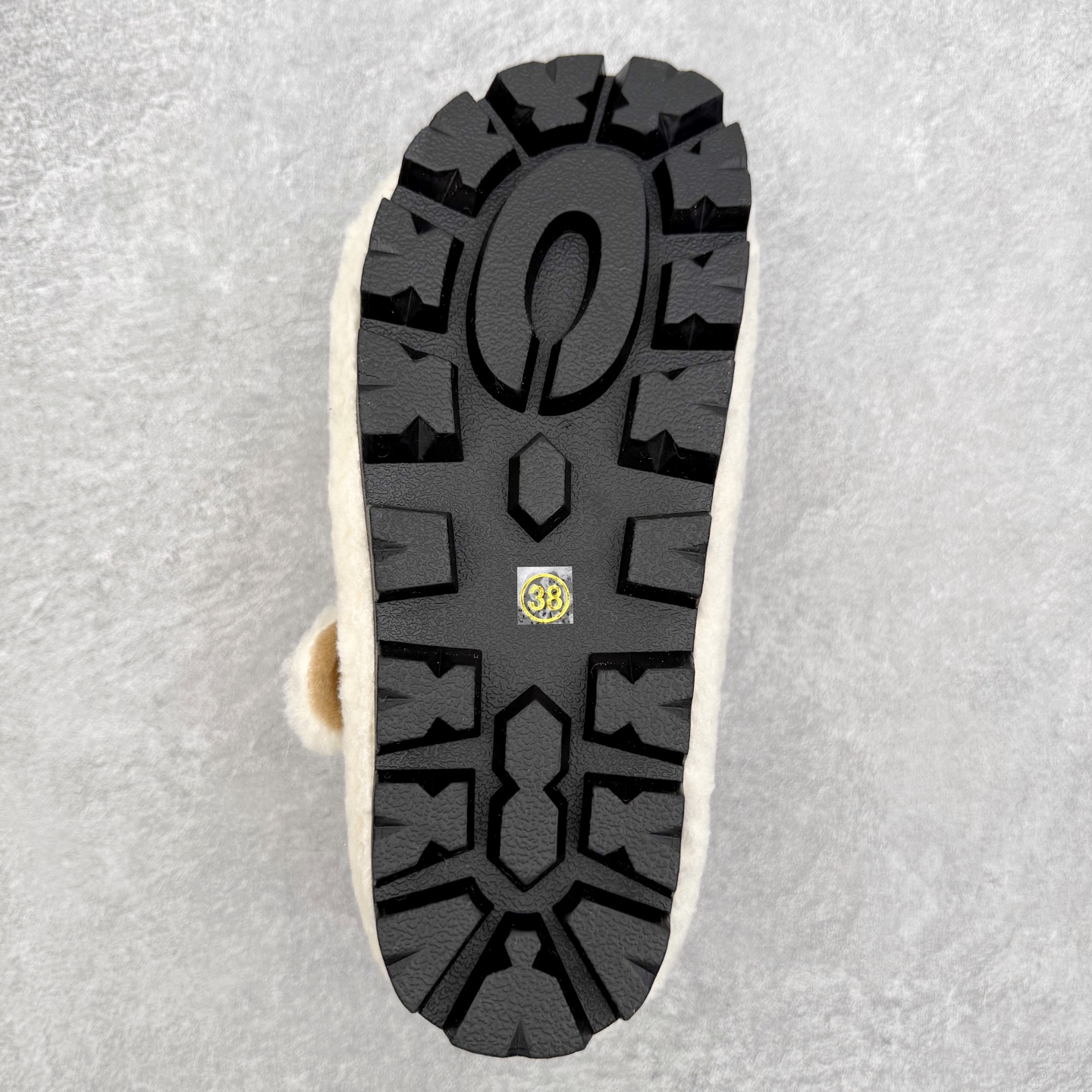 图片[9]-GG-CC 百搭慵懒风外出法式时尚厚底勃肯毛毛包头拖鞋 实拍调校N版已经零色差零失真 百分百还原实物色彩所见即所得 不存在货不对板色差等低级问题 选购参考实物拍摄 不混卖不参货 只用心做好货严格选品 承诺混一赔十 尺码：35 36 37 38 39-选品中心