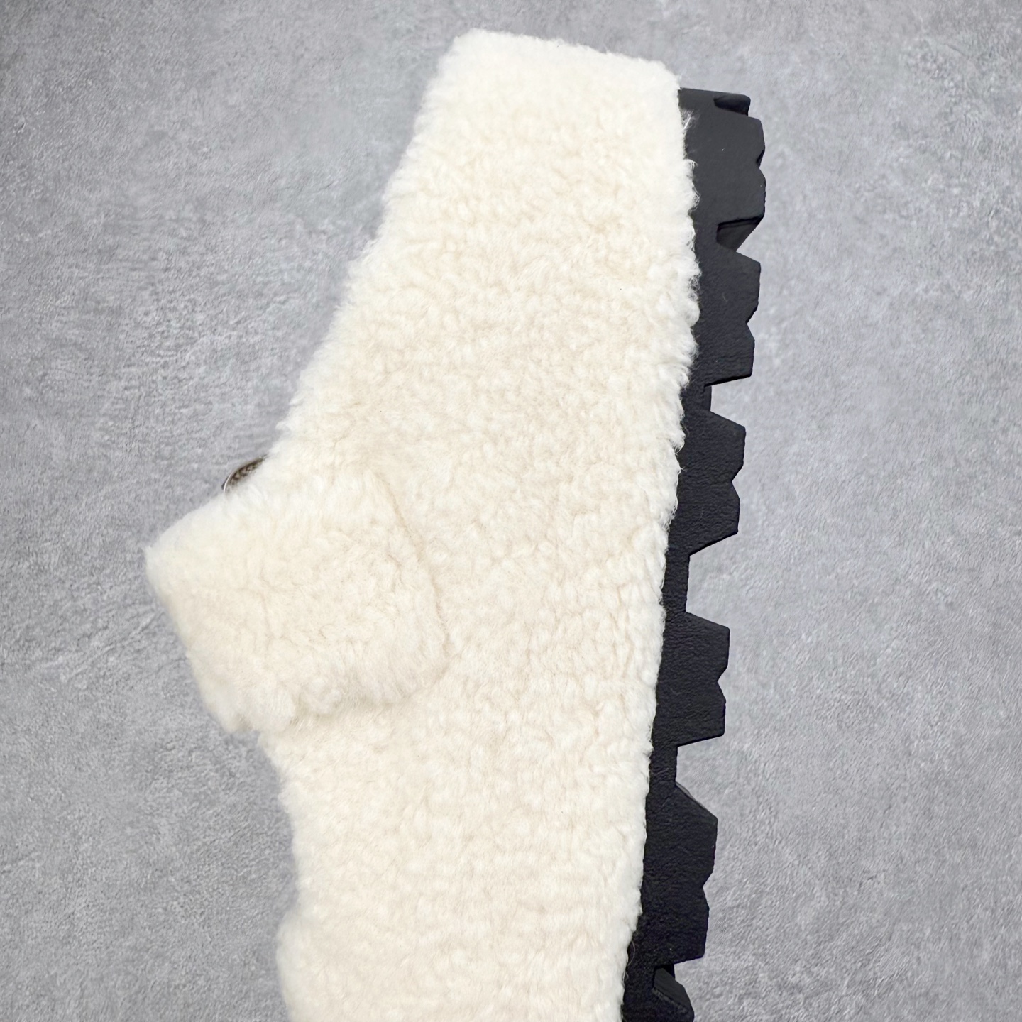 图片[7]-GG-CC 百搭慵懒风外出法式时尚厚底勃肯毛毛包头拖鞋 实拍调校N版已经零色差零失真 百分百还原实物色彩所见即所得 不存在货不对板色差等低级问题 选购参考实物拍摄 不混卖不参货 只用心做好货严格选品 承诺混一赔十 尺码：35 36 37 38 39-选品中心