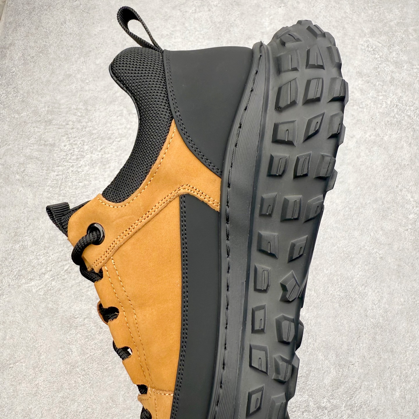 图片[7]-ECCO爱步男款新款运动登山鞋 轻盈减震牛皮耐磨户外跑鞋 越野系列 甄选优质牛皮革搭配纺织衬里 防污透气，户外无忧 无惧旷野 提供出色的能量回弹和缓震支撑 长距离不累脚 驰骋百公里 直接注塑工艺连接鞋面与鞋底 一体成型，合脚稳固 贴合舒适 预防前冲 橡胶外底多地形适应，抓地耐磨 为每一次徒步提供稳定支撑 动态平衡 无惧陡坡 简约设计 穿型入野 尺码：38 39 40 41 42 43（皮鞋码）-选品中心