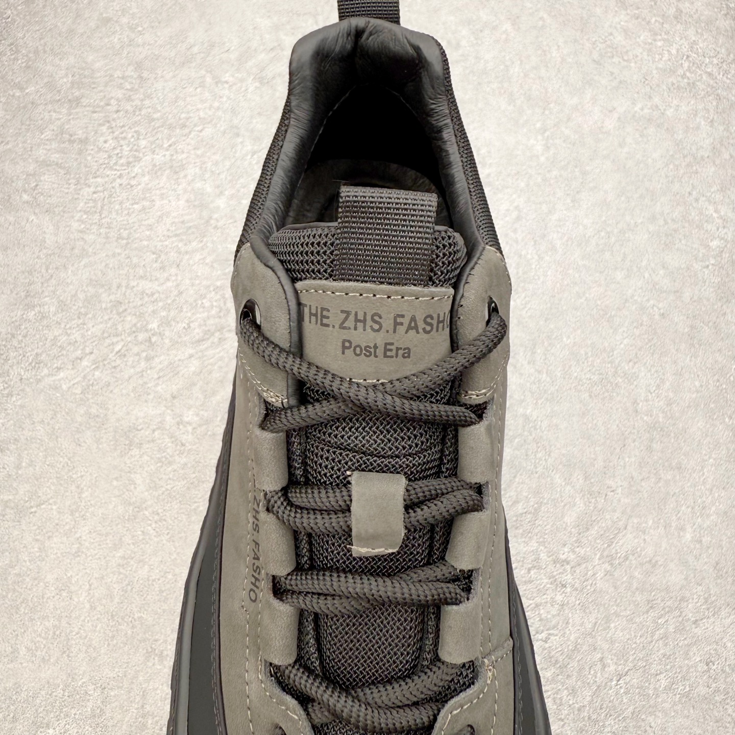 图片[5]-ECCO爱步男款新款运动登山鞋 轻盈减震牛皮耐磨户外跑鞋 越野系列 甄选优质牛皮革搭配纺织衬里 防污透气，户外无忧 无惧旷野 提供出色的能量回弹和缓震支撑 长距离不累脚 驰骋百公里 直接注塑工艺连接鞋面与鞋底 一体成型，合脚稳固 贴合舒适 预防前冲 橡胶外底多地形适应，抓地耐磨 为每一次徒步提供稳定支撑 动态平衡 无惧陡坡 简约设计 穿型入野 尺码：38 39 40 41 42 43（皮鞋码）-选品中心