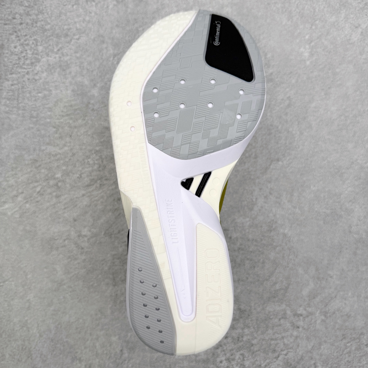 图片[9]-AD Adizero Boston 13 夏季透气网眼竞速跑鞋 JS4947 融合Lightstrike和Lightstrike Pro技术 采用乙烯/乙酸乙烯酯(EVA)材质 打造舒适中底 含ENERGYROD能量碳柱 旨在为步伐添活力 尺码：36 36.5 37 38 38.5 39 40 40.5 41 42 42.5 43 44 44.5 45-选品中心