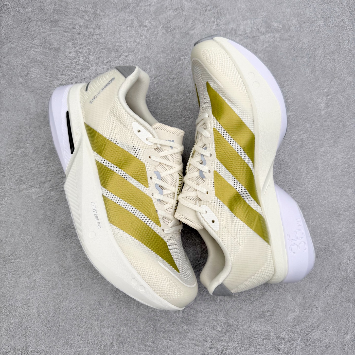 图片[3]-AD Adizero Boston 13 夏季透气网眼竞速跑鞋 JS4947 融合Lightstrike和Lightstrike Pro技术 采用乙烯/乙酸乙烯酯(EVA)材质 打造舒适中底 含ENERGYROD能量碳柱 旨在为步伐添活力 尺码：36 36.5 37 38 38.5 39 40 40.5 41 42 42.5 43 44 44.5 45-选品中心