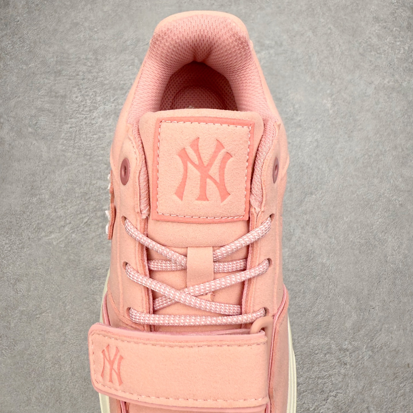 图片[5]-MLB Chunky Liner Basic 复古印花学长鞋系列低帮轻量增高厚底百搭休闲运动慢跑鞋板鞋 Korea韩国联名NY美国榄球纽约洋基队限定 韩国代购专供 全套原楦原纸板原厂数据开发 正确中底拉帮中底网布细节 平台代购专供 左脚内置芯片 韩国代购吊牌标贴 独家一比一RB+MD组合大底 高频后跟小人Logo精准对位立体饱满 正确网布加超迁鞋面 转印中底走线紧密 转印Logo工艺表层防刮不掉色 尺码：35 36 36.5 37.5 38 38.5 39 40 40.5 41 42 42.5 43 44 45-选品中心