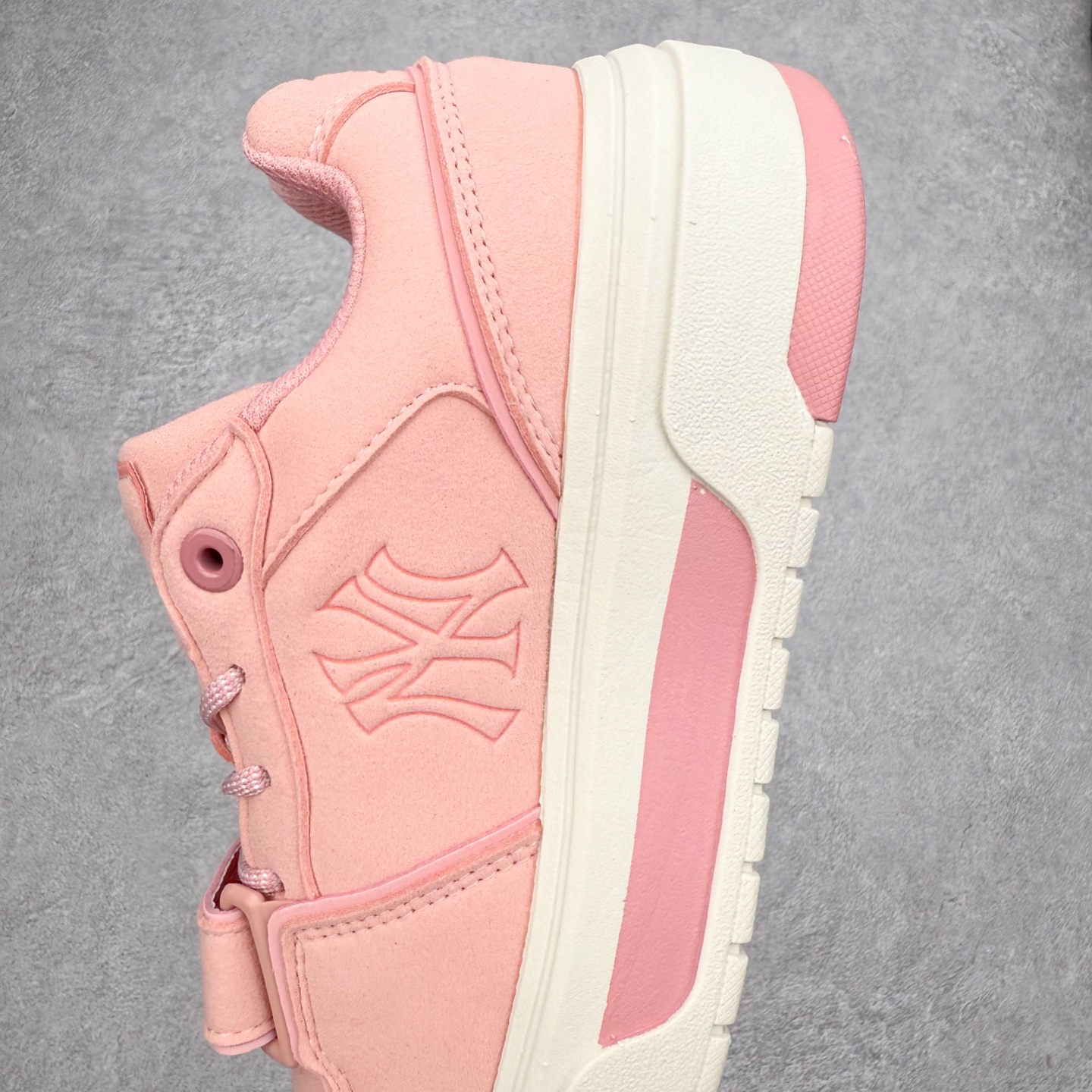 图片[7]-MLB Chunky Liner Basic 复古印花学长鞋系列低帮轻量增高厚底百搭休闲运动慢跑鞋板鞋 Korea韩国联名NY美国榄球纽约洋基队限定 韩国代购专供 全套原楦原纸板原厂数据开发 正确中底拉帮中底网布细节 平台代购专供 左脚内置芯片 韩国代购吊牌标贴 独家一比一RB+MD组合大底 高频后跟小人Logo精准对位立体饱满 正确网布加超迁鞋面 转印中底走线紧密 转印Logo工艺表层防刮不掉色 尺码：35 36 36.5 37.5 38 38.5 39 40 40.5 41 42 42.5 43 44 45-选品中心