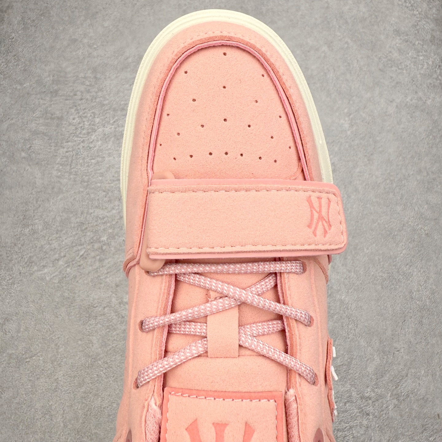 图片[4]-MLB Chunky Liner Basic 复古印花学长鞋系列低帮轻量增高厚底百搭休闲运动慢跑鞋板鞋 Korea韩国联名NY美国榄球纽约洋基队限定 韩国代购专供 全套原楦原纸板原厂数据开发 正确中底拉帮中底网布细节 平台代购专供 左脚内置芯片 韩国代购吊牌标贴 独家一比一RB+MD组合大底 高频后跟小人Logo精准对位立体饱满 正确网布加超迁鞋面 转印中底走线紧密 转印Logo工艺表层防刮不掉色 尺码：35 36 36.5 37.5 38 38.5 39 40 40.5 41 42 42.5 43 44 45-选品中心