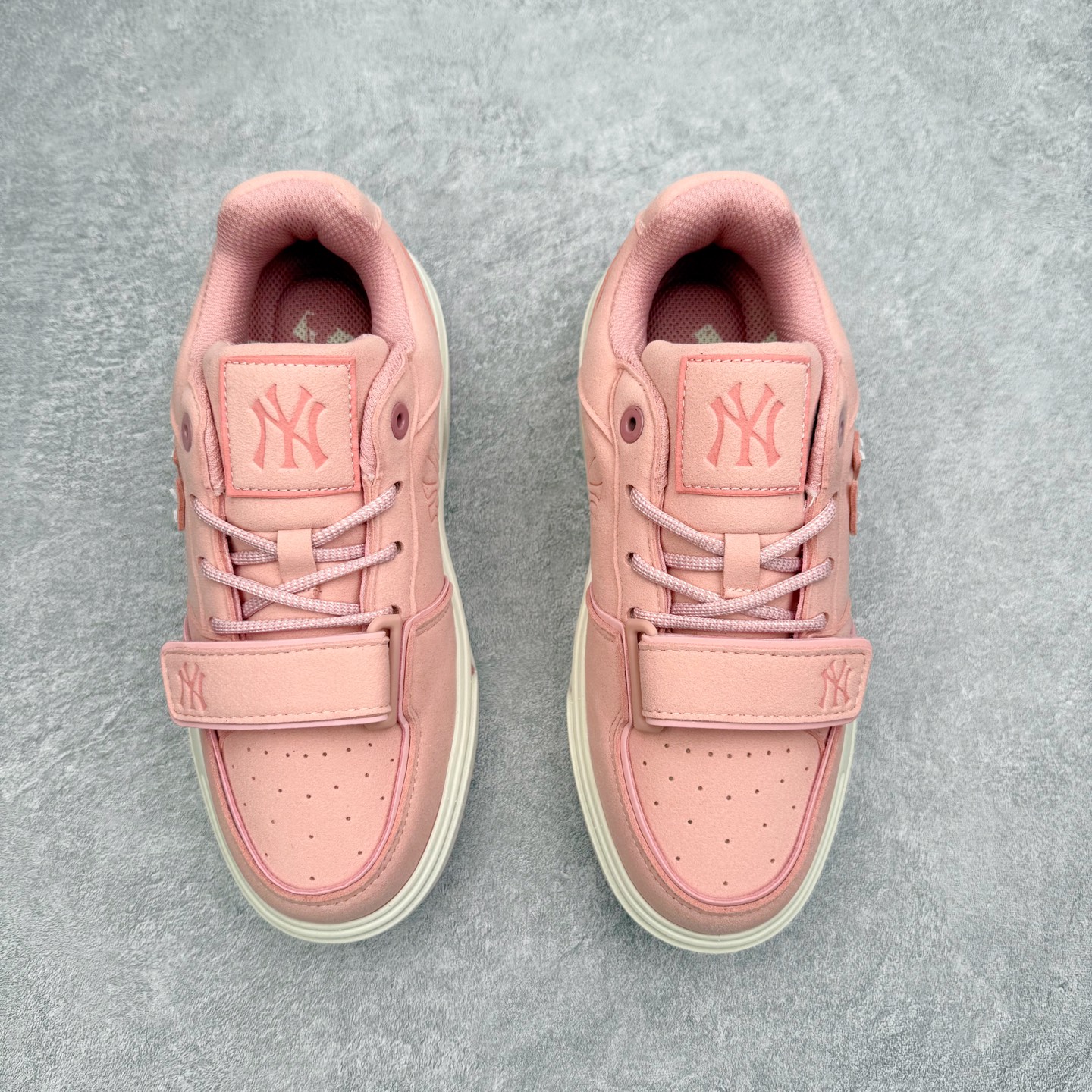 图片[2]-MLB Chunky Liner Basic 复古印花学长鞋系列低帮轻量增高厚底百搭休闲运动慢跑鞋板鞋 Korea韩国联名NY美国榄球纽约洋基队限定 韩国代购专供 全套原楦原纸板原厂数据开发 正确中底拉帮中底网布细节 平台代购专供 左脚内置芯片 韩国代购吊牌标贴 独家一比一RB+MD组合大底 高频后跟小人Logo精准对位立体饱满 正确网布加超迁鞋面 转印中底走线紧密 转印Logo工艺表层防刮不掉色 尺码：35 36 36.5 37.5 38 38.5 39 40 40.5 41 42 42.5 43 44 45-选品中心