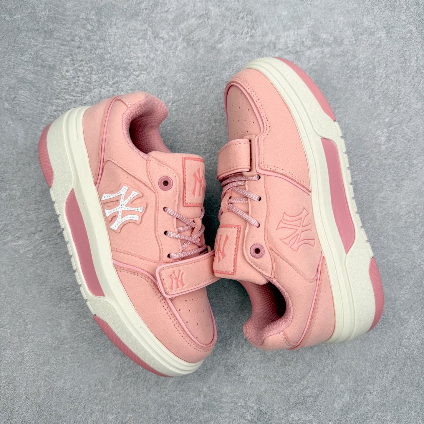 图片[3]-MLB Chunky Liner Basic 复古印花学长鞋系列低帮轻量增高厚底百搭休闲运动慢跑鞋板鞋 Korea韩国联名NY美国榄球纽约洋基队限定 韩国代购专供 全套原楦原纸板原厂数据开发 正确中底拉帮中底网布细节 平台代购专供 左脚内置芯片 韩国代购吊牌标贴 独家一比一RB+MD组合大底 高频后跟小人Logo精准对位立体饱满 正确网布加超迁鞋面 转印中底走线紧密 转印Logo工艺表层防刮不掉色 尺码：35 36 36.5 37.5 38 38.5 39 40 40.5 41 42 42.5 43 44 45-选品中心