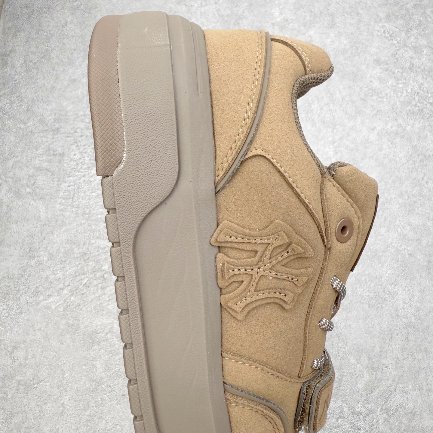 图片[6]-MLB Chunky Liner Basic 复古印花学长鞋系列低帮轻量增高厚底百搭休闲运动慢跑鞋板鞋 Korea韩国联名NY美国榄球纽约洋基队限定 韩国代购专供 全套原楦原纸板原厂数据开发 正确中底拉帮中底网布细节 平台代购专供 左脚内置芯片 韩国代购吊牌标贴 独家一比一RB+MD组合大底 高频后跟小人Logo精准对位立体饱满 正确网布加超迁鞋面 转印中底走线紧密 转印Logo工艺表层防刮不掉色 尺码：35 36 36.5 37.5 38 38.5 39 40 40.5 41 42 42.5 43 44 45-选品中心