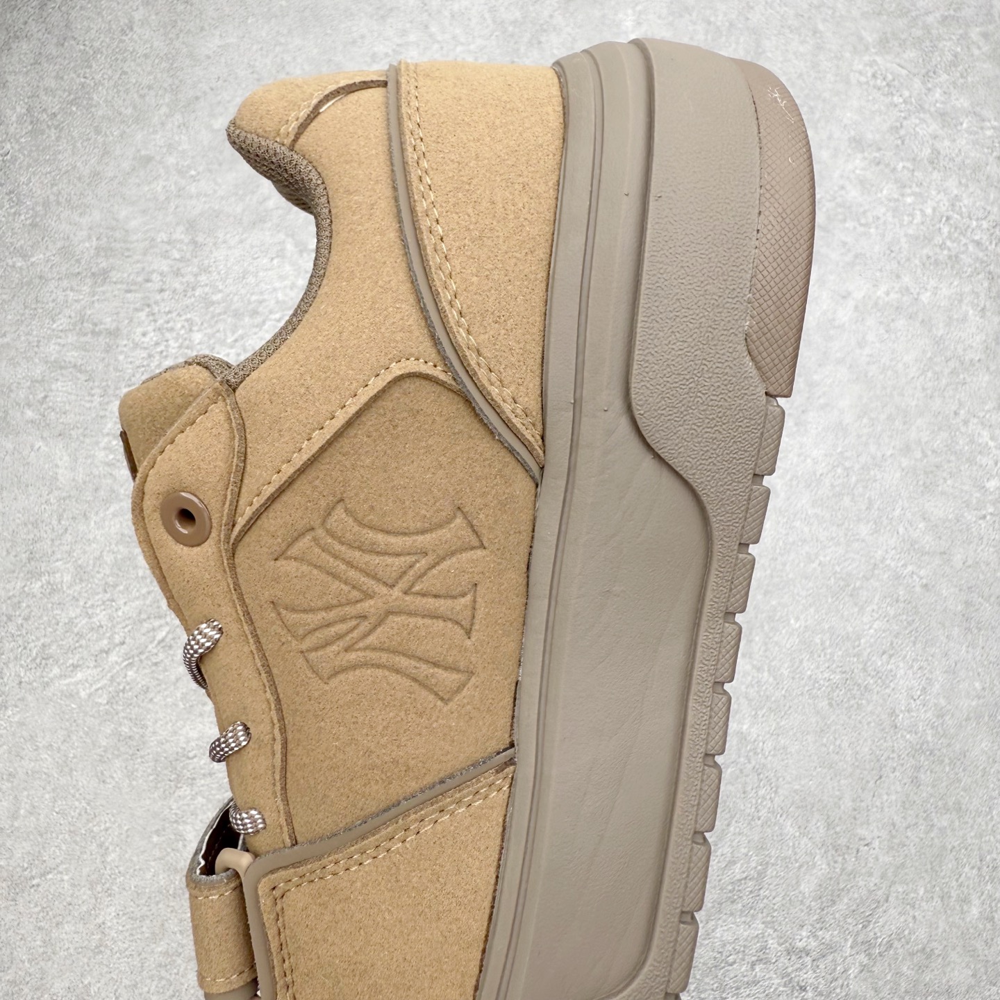 图片[7]-MLB Chunky Liner Basic 复古印花学长鞋系列低帮轻量增高厚底百搭休闲运动慢跑鞋板鞋 Korea韩国联名NY美国榄球纽约洋基队限定 韩国代购专供 全套原楦原纸板原厂数据开发 正确中底拉帮中底网布细节 平台代购专供 左脚内置芯片 韩国代购吊牌标贴 独家一比一RB+MD组合大底 高频后跟小人Logo精准对位立体饱满 正确网布加超迁鞋面 转印中底走线紧密 转印Logo工艺表层防刮不掉色 尺码：35 36 36.5 37.5 38 38.5 39 40 40.5 41 42 42.5 43 44 45-选品中心