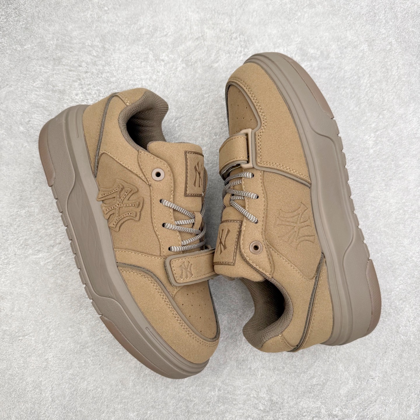 图片[3]-MLB Chunky Liner Basic 复古印花学长鞋系列低帮轻量增高厚底百搭休闲运动慢跑鞋板鞋 Korea韩国联名NY美国榄球纽约洋基队限定 韩国代购专供 全套原楦原纸板原厂数据开发 正确中底拉帮中底网布细节 平台代购专供 左脚内置芯片 韩国代购吊牌标贴 独家一比一RB+MD组合大底 高频后跟小人Logo精准对位立体饱满 正确网布加超迁鞋面 转印中底走线紧密 转印Logo工艺表层防刮不掉色 尺码：35 36 36.5 37.5 38 38.5 39 40 40.5 41 42 42.5 43 44 45-选品中心