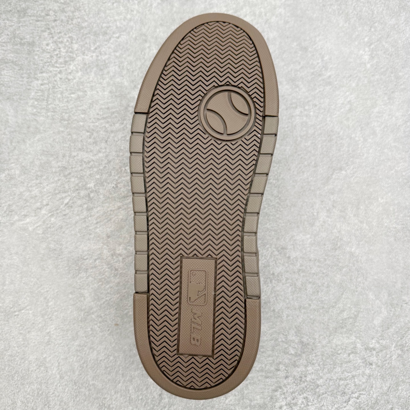 图片[9]-MLB Chunky Liner Basic 复古印花学长鞋系列低帮轻量增高厚底百搭休闲运动慢跑鞋板鞋 Korea韩国联名NY美国榄球纽约洋基队限定 韩国代购专供 全套原楦原纸板原厂数据开发 正确中底拉帮中底网布细节 平台代购专供 左脚内置芯片 韩国代购吊牌标贴 独家一比一RB+MD组合大底 高频后跟小人Logo精准对位立体饱满 正确网布加超迁鞋面 转印中底走线紧密 转印Logo工艺表层防刮不掉色 尺码：35 36 36.5 37.5 38 38.5 39 40 40.5 41 42 42.5 43 44 45-选品中心