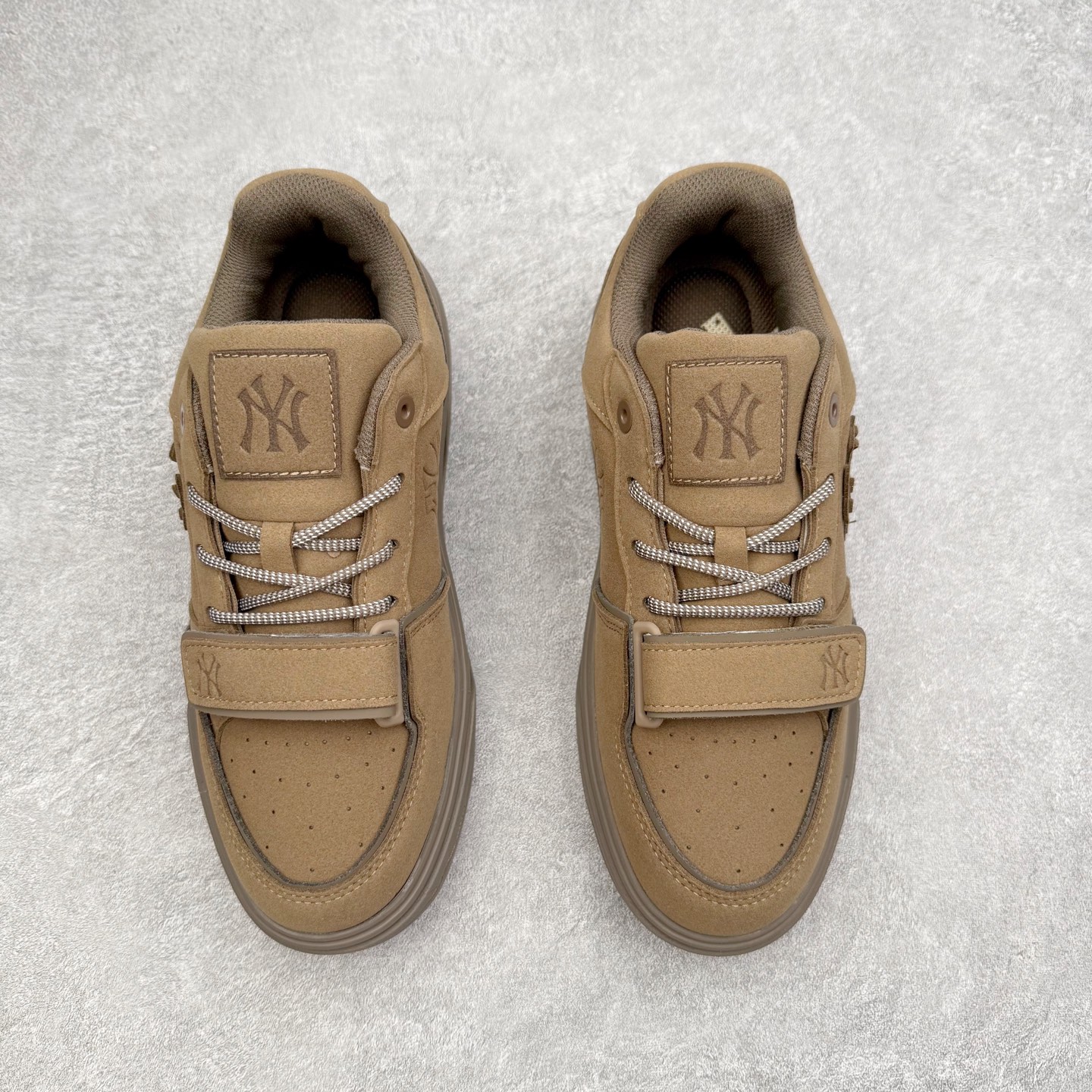 图片[2]-MLB Chunky Liner Basic 复古印花学长鞋系列低帮轻量增高厚底百搭休闲运动慢跑鞋板鞋 Korea韩国联名NY美国榄球纽约洋基队限定 韩国代购专供 全套原楦原纸板原厂数据开发 正确中底拉帮中底网布细节 平台代购专供 左脚内置芯片 韩国代购吊牌标贴 独家一比一RB+MD组合大底 高频后跟小人Logo精准对位立体饱满 正确网布加超迁鞋面 转印中底走线紧密 转印Logo工艺表层防刮不掉色 尺码：35 36 36.5 37.5 38 38.5 39 40 40.5 41 42 42.5 43 44 45-选品中心