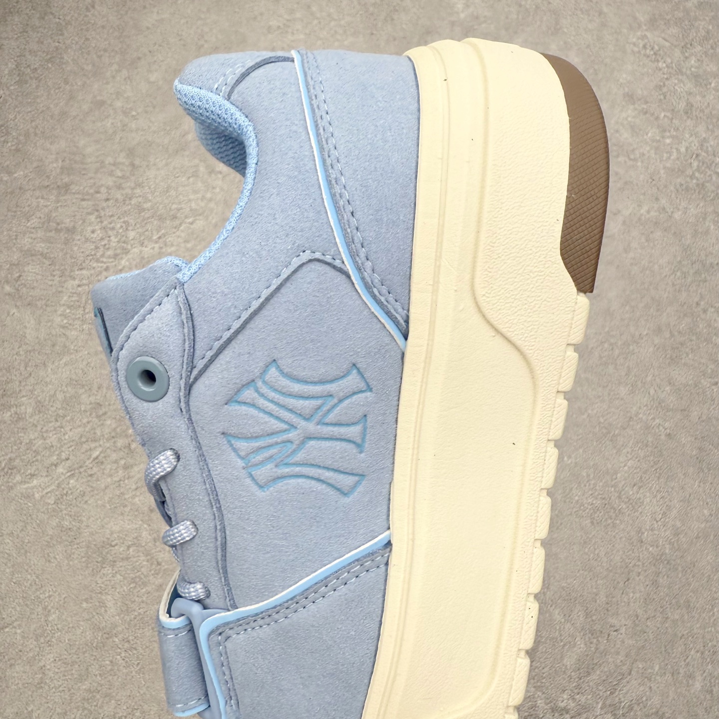 图片[7]-MLB Chunky Liner Basic 复古印花学长鞋系列低帮轻量增高厚底百搭休闲运动慢跑鞋板鞋 Korea韩国联名NY美国榄球纽约洋基队限定 韩国代购专供 全套原楦原纸板原厂数据开发 正确中底拉帮中底网布细节 平台代购专供 左脚内置芯片 韩国代购吊牌标贴 独家一比一RB+MD组合大底 高频后跟小人Logo精准对位立体饱满 正确网布加超迁鞋面 转印中底走线紧密 转印Logo工艺表层防刮不掉色 尺码：35 36 36.5 37.5 38 38.5 39 40 40.5 41 42 42.5 43 44 45-选品中心