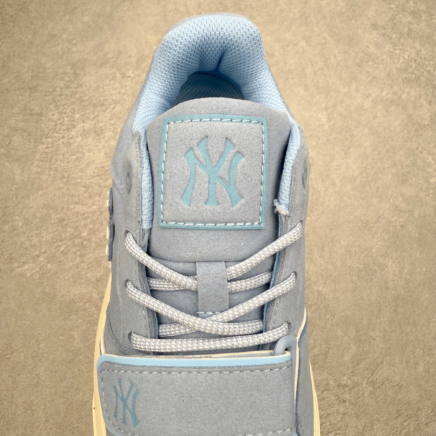 图片[5]-MLB Chunky Liner Basic 复古印花学长鞋系列低帮轻量增高厚底百搭休闲运动慢跑鞋板鞋 Korea韩国联名NY美国榄球纽约洋基队限定 韩国代购专供 全套原楦原纸板原厂数据开发 正确中底拉帮中底网布细节 平台代购专供 左脚内置芯片 韩国代购吊牌标贴 独家一比一RB+MD组合大底 高频后跟小人Logo精准对位立体饱满 正确网布加超迁鞋面 转印中底走线紧密 转印Logo工艺表层防刮不掉色 尺码：35 36 36.5 37.5 38 38.5 39 40 40.5 41 42 42.5 43 44 45-选品中心