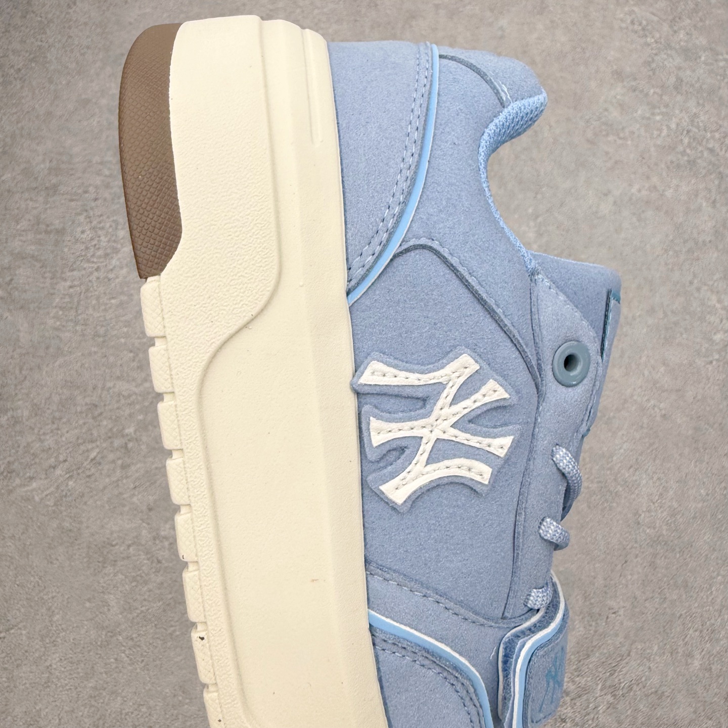 图片[6]-MLB Chunky Liner Basic 复古印花学长鞋系列低帮轻量增高厚底百搭休闲运动慢跑鞋板鞋 Korea韩国联名NY美国榄球纽约洋基队限定 韩国代购专供 全套原楦原纸板原厂数据开发 正确中底拉帮中底网布细节 平台代购专供 左脚内置芯片 韩国代购吊牌标贴 独家一比一RB+MD组合大底 高频后跟小人Logo精准对位立体饱满 正确网布加超迁鞋面 转印中底走线紧密 转印Logo工艺表层防刮不掉色 尺码：35 36 36.5 37.5 38 38.5 39 40 40.5 41 42 42.5 43 44 45-选品中心