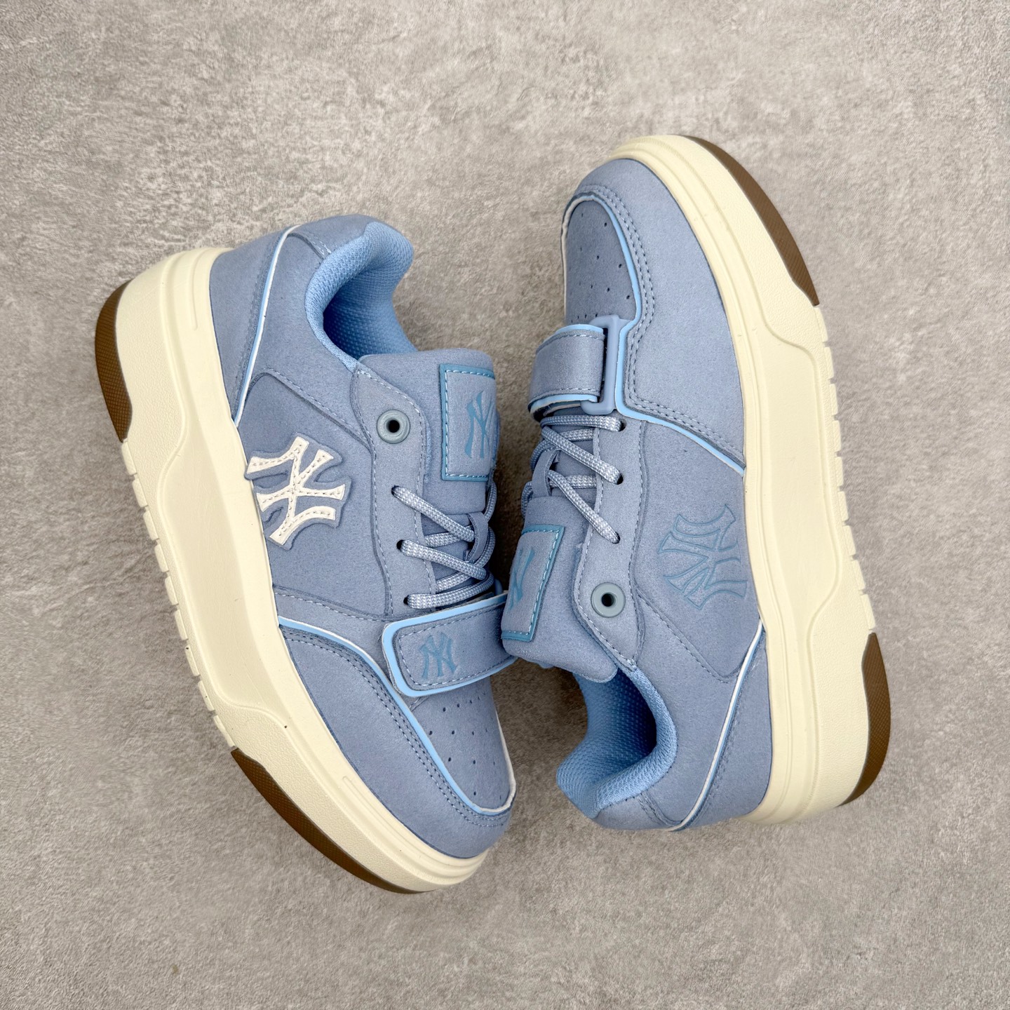 图片[3]-MLB Chunky Liner Basic 复古印花学长鞋系列低帮轻量增高厚底百搭休闲运动慢跑鞋板鞋 Korea韩国联名NY美国榄球纽约洋基队限定 韩国代购专供 全套原楦原纸板原厂数据开发 正确中底拉帮中底网布细节 平台代购专供 左脚内置芯片 韩国代购吊牌标贴 独家一比一RB+MD组合大底 高频后跟小人Logo精准对位立体饱满 正确网布加超迁鞋面 转印中底走线紧密 转印Logo工艺表层防刮不掉色 尺码：35 36 36.5 37.5 38 38.5 39 40 40.5 41 42 42.5 43 44 45-选品中心