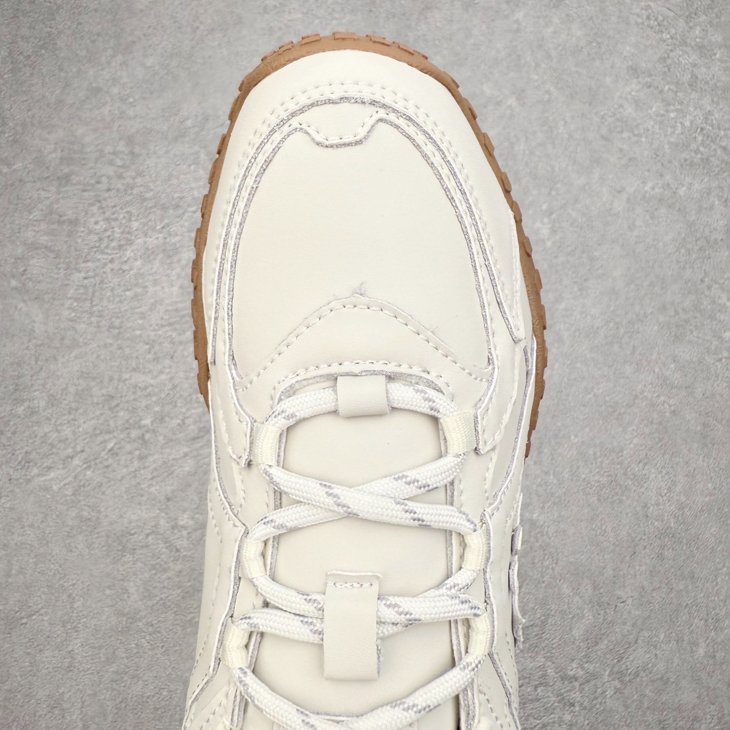 图片[4]-MLB 纽约洋基队合成革休闲舒适复古时尚双色鞋带轻量运动百搭豆豆薄底鞋防滑轻便低帮板鞋 男女同款 MLB是韩国F&F旗下潮流服装品牌，拥有150年历史的经典传统，是街头文化和国际生活方式的领导者。MLB 拥有包括男装、女装、童装、配饰在内的全品类服饰，提供覆盖各性别、各年龄层、From Head to Toe的穿搭装备。其产品结合了韩国的时尚造型与质感，展现了运动服饰也可以兼具时尚潮流的风格。在产品设计上，MLB不仅融合了美国职业棒球大联盟的各当家球队，更结合了棒球运动中的各个元素。尺码：35 36 36.5 37.5 38 38.5 39 40 40.5 41 42 42.5 43 44 44.5 45-选品中心