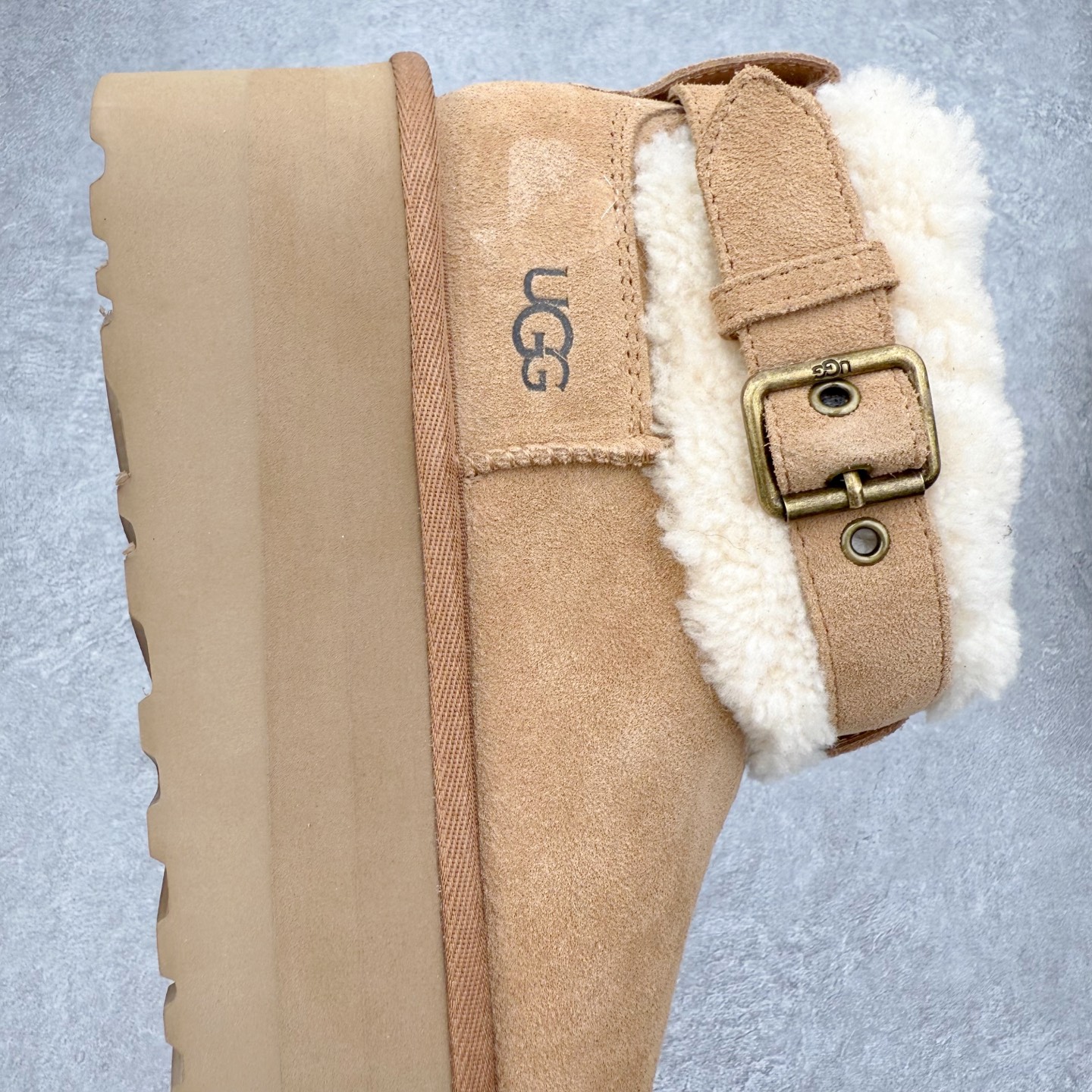 图片[6]-＃GD UGG 4041经典秋冬羊皮毛一体雪地靴 隆丰A级澳洲进口羊皮毛一体 完全遵循ZP工艺流程 代工厂原厂版师 秉承无原鞋不开发选择 注重每一处细节 市面最正版型 TREADLITE\\\”轻翼\\\”科技外底 轻便/耐用/柔韧/桩型【售后郑重承诺】一个月内若出现重大脱胶/断底等质量问题 直接为您换新 翻毛皮鞋面 细腻亲肤再生聚酯纤维滚边 舒适易打理 保暖性佳 UGG plush™ 里衬和内底 茸软亲肤 舒适暖足 经典鞋型搭配轻盈厚底 稳稳拿捏秋冬出街时髦造型 Treadlite by UGG 轻翼大底 轻盈缓震 为双足减负 舒适轻便 助你轻松畅玩整天 尺码：35 36 37 38 39 40-选品中心