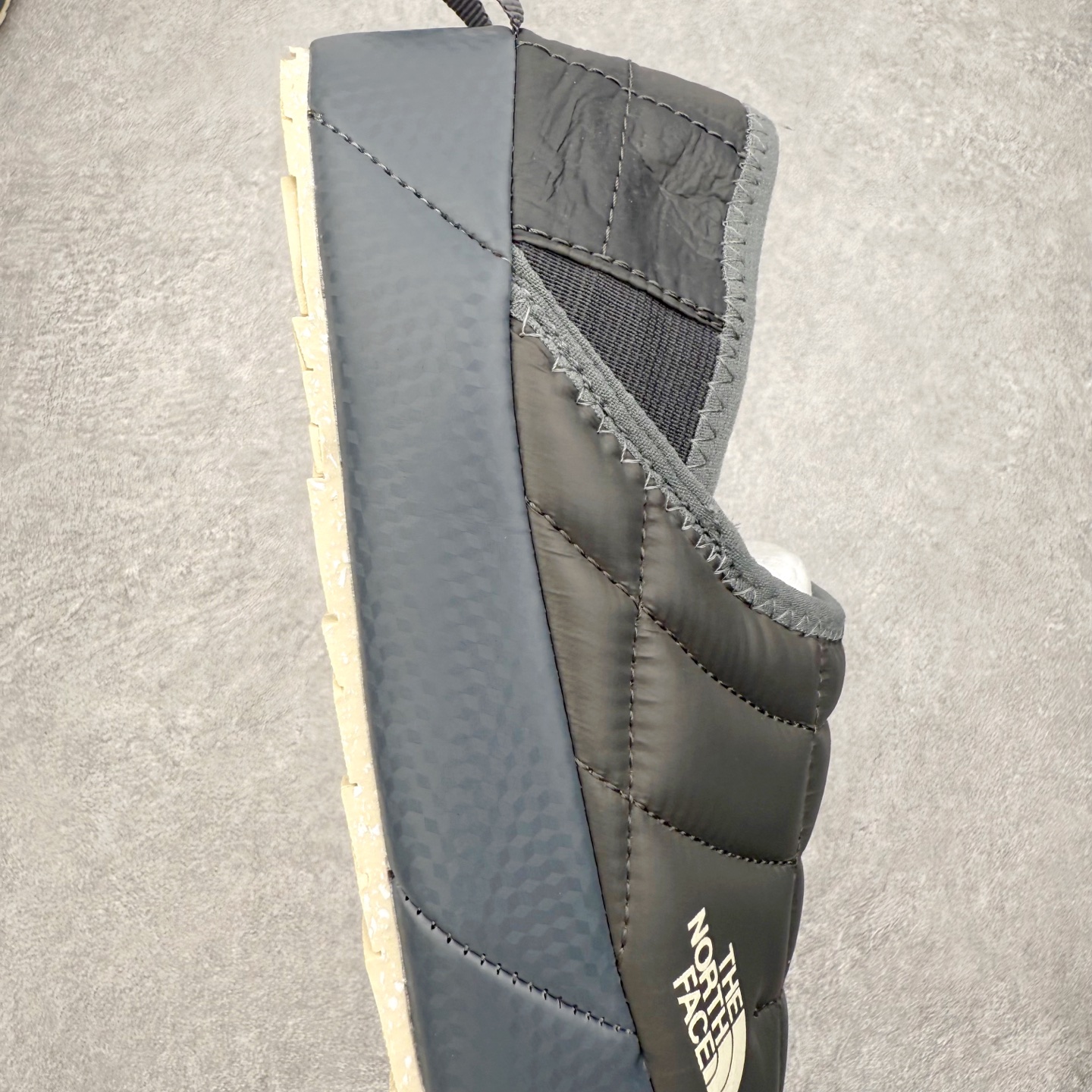 图片[6]-THE NORTH FACE 北面一脚蹬超轻保暖面包棉鞋 专业户外登山品牌（北面）The North Face自1966年创立，由两位热爱登山徒步的年轻登山者于美西旧金山开创，不断透过研发与创新，并且将最先进的技术结合在服装与鞋款设计，生产多种外型帅气且专业能力非常强的户外运动装备而备受欢迎。尺码：36 36.5 37.5 38 38.5 39 40 40.5 41 42 42.5 43 44 44.5 45-选品中心