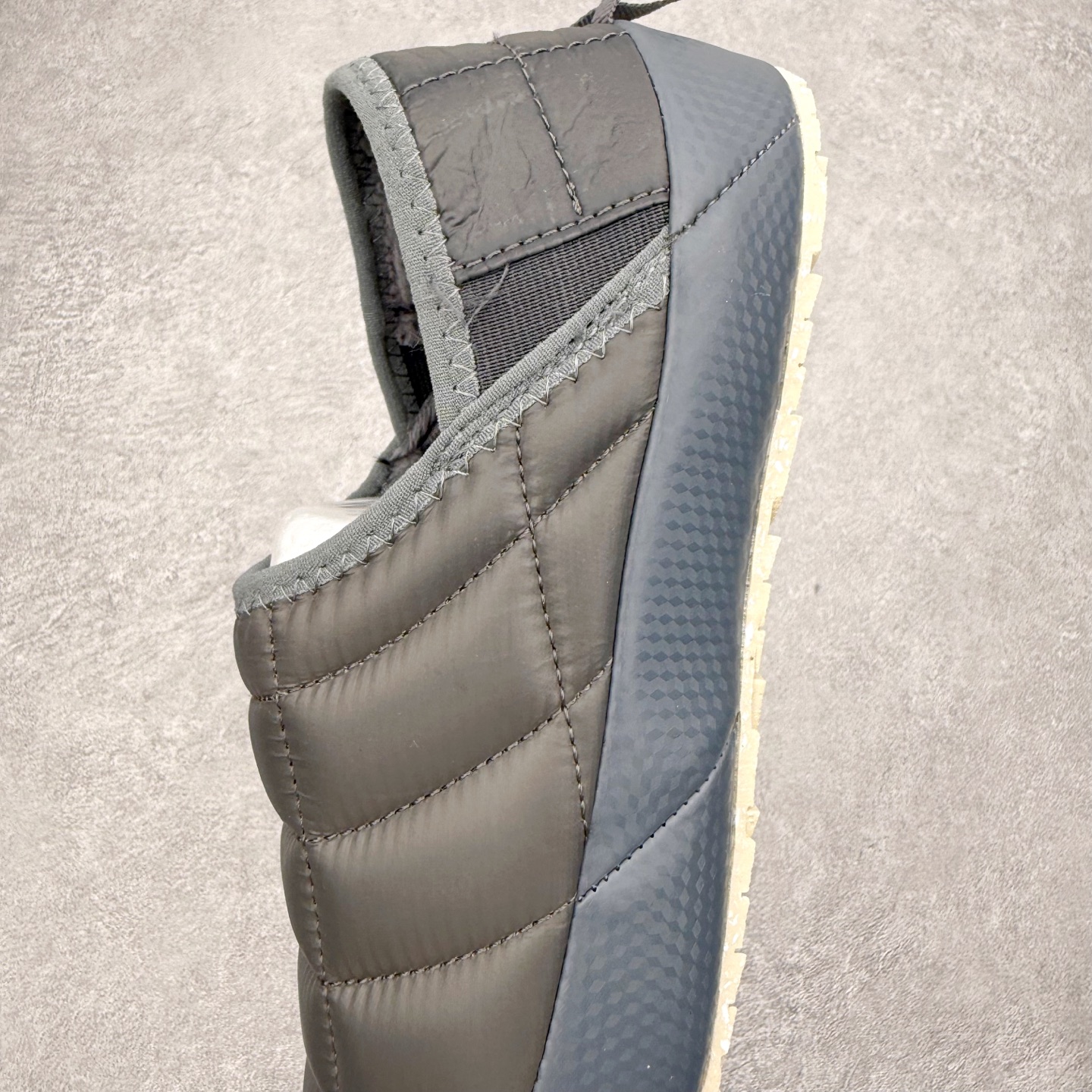 图片[7]-THE NORTH FACE 北面一脚蹬超轻保暖面包棉鞋 专业户外登山品牌（北面）The North Face自1966年创立，由两位热爱登山徒步的年轻登山者于美西旧金山开创，不断透过研发与创新，并且将最先进的技术结合在服装与鞋款设计，生产多种外型帅气且专业能力非常强的户外运动装备而备受欢迎。尺码：36 36.5 37.5 38 38.5 39 40 40.5 41 42 42.5 43 44 44.5 45-选品中心