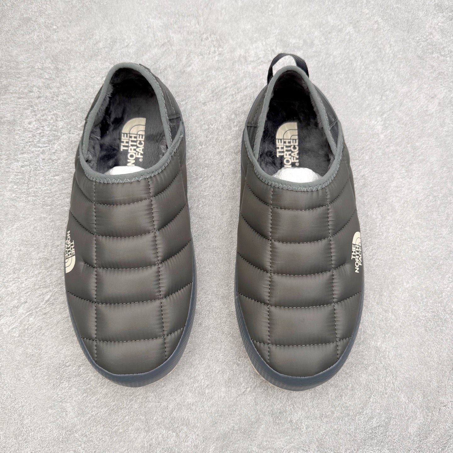 图片[2]-THE NORTH FACE 北面一脚蹬超轻保暖面包棉鞋 专业户外登山品牌（北面）The North Face自1966年创立，由两位热爱登山徒步的年轻登山者于美西旧金山开创，不断透过研发与创新，并且将最先进的技术结合在服装与鞋款设计，生产多种外型帅气且专业能力非常强的户外运动装备而备受欢迎。尺码：36 36.5 37.5 38 38.5 39 40 40.5 41 42 42.5 43 44 44.5 45-选品中心