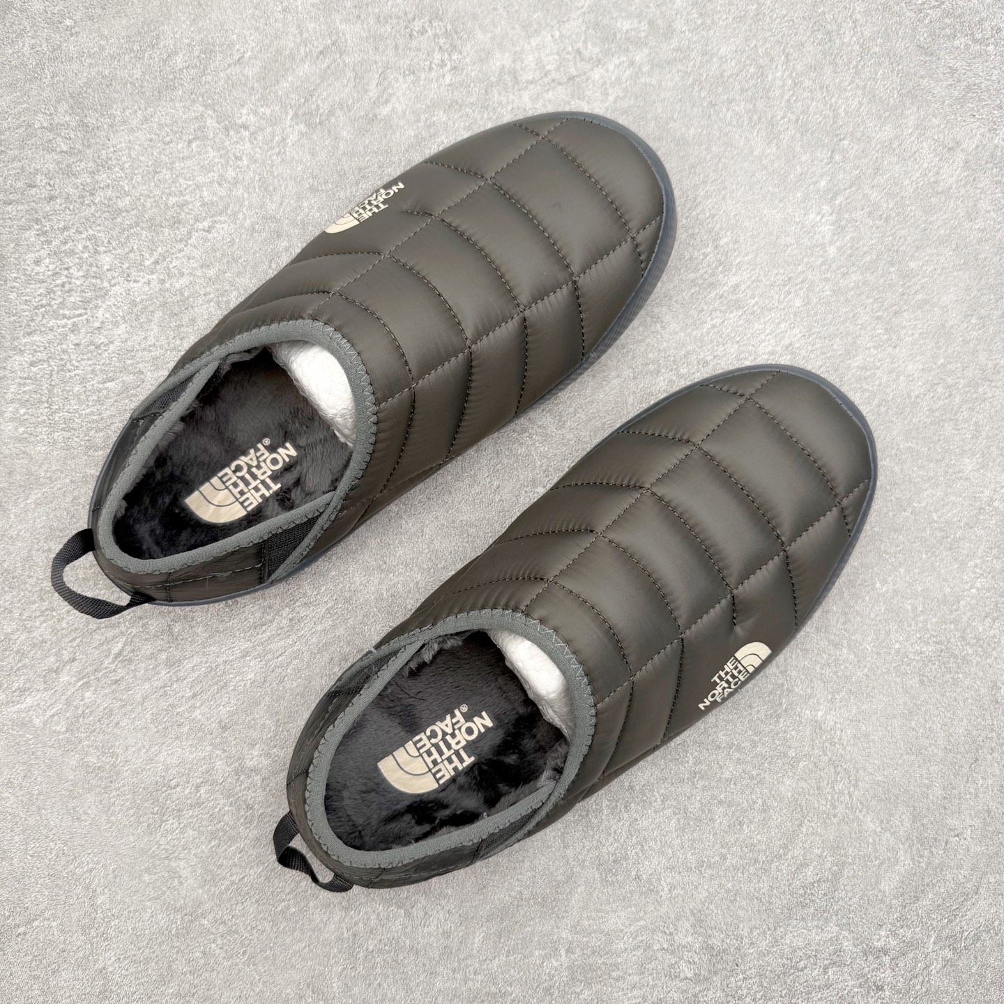 图片[3]-THE NORTH FACE 北面一脚蹬超轻保暖面包棉鞋 专业户外登山品牌（北面）The North Face自1966年创立，由两位热爱登山徒步的年轻登山者于美西旧金山开创，不断透过研发与创新，并且将最先进的技术结合在服装与鞋款设计，生产多种外型帅气且专业能力非常强的户外运动装备而备受欢迎。尺码：36 36.5 37.5 38 38.5 39 40 40.5 41 42 42.5 43 44 44.5 45-选品中心