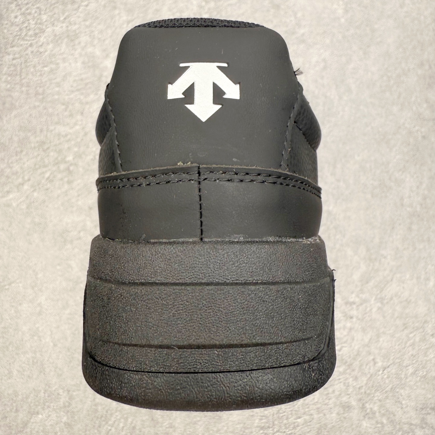 图片[8]-迪桑特DESCENTE Dualis DE Board运动舒适 低帮 生活休闲鞋 DESCENTE（迪桑特）创立于1935年，品牌名取自法语词汇，意为“滑降”。品牌箭头标识代表滑雪的三种技术“高速直线滑行”、“穿越”和“侧滑”，也寓意品牌在打造高端专业运动产品中不断追求完美的创新精神，致力于成为中国高端专业滑雪、综训、女子、铁人三项、高尔夫的第一品牌。实拍调校N版已经零色差零失真 百分百还原实物色彩所见即所得 不存在货不对板色差等低级问题 选购参考实物拍摄 不混卖不参货 只用心做好货严格选品 承诺混一赔十 尺码：36 36.5 37.5 38 38.5 39 40 40.5 41 42 42.5 43 44 44.5 45-选品中心