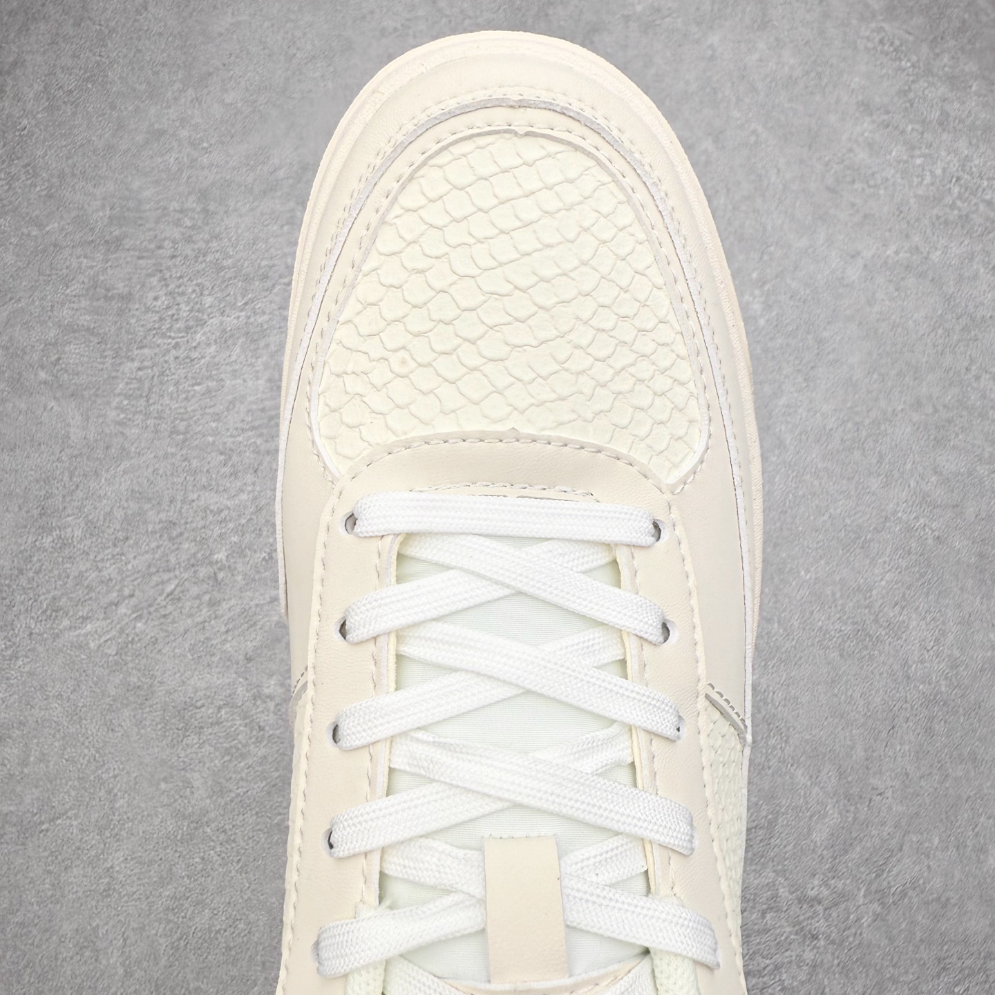 图片[4]-迪桑特DESCENTE Dualis DE Board运动舒适 低帮 生活休闲鞋 DESCENTE（迪桑特）创立于1935年，品牌名取自法语词汇，意为“滑降”。品牌箭头标识代表滑雪的三种技术“高速直线滑行”、“穿越”和“侧滑”，也寓意品牌在打造高端专业运动产品中不断追求完美的创新精神，致力于成为中国高端专业滑雪、综训、女子、铁人三项、高尔夫的第一品牌。实拍调校N版已经零色差零失真 百分百还原实物色彩所见即所得 不存在货不对板色差等低级问题 选购参考实物拍摄 不混卖不参货 只用心做好货严格选品 承诺混一赔十 尺码：36 36.5 37.5 38 38.5 39 40 40.5 41 42 42.5 43 44 44.5 45-选品中心