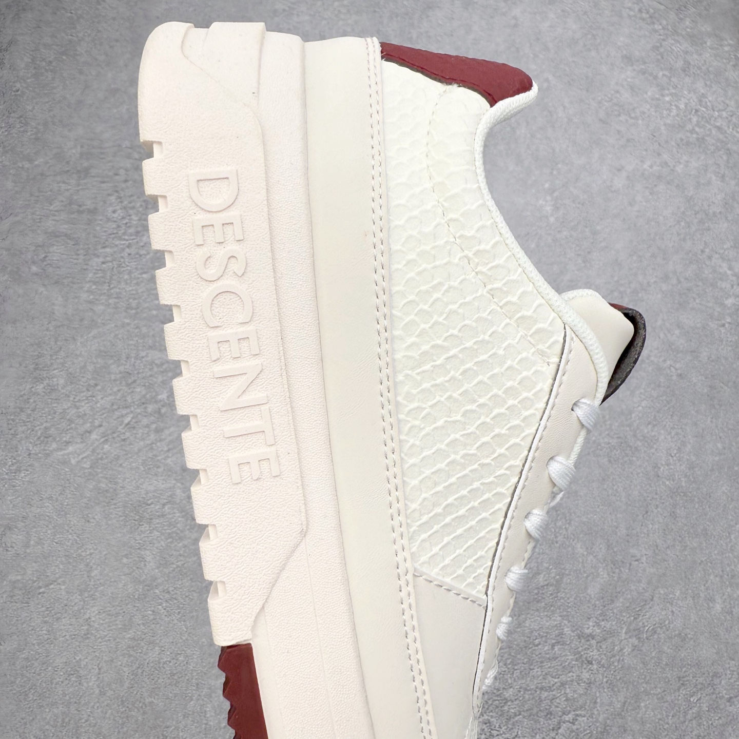 图片[6]-迪桑特DESCENTE Dualis DE Board运动舒适 低帮 生活休闲鞋 DESCENTE（迪桑特）创立于1935年，品牌名取自法语词汇，意为“滑降”。品牌箭头标识代表滑雪的三种技术“高速直线滑行”、“穿越”和“侧滑”，也寓意品牌在打造高端专业运动产品中不断追求完美的创新精神，致力于成为中国高端专业滑雪、综训、女子、铁人三项、高尔夫的第一品牌。实拍调校N版已经零色差零失真 百分百还原实物色彩所见即所得 不存在货不对板色差等低级问题 选购参考实物拍摄 不混卖不参货 只用心做好货严格选品 承诺混一赔十 尺码：36 36.5 37.5 38 38.5 39 40 40.5 41 42 42.5 43 44 44.5 45-选品中心