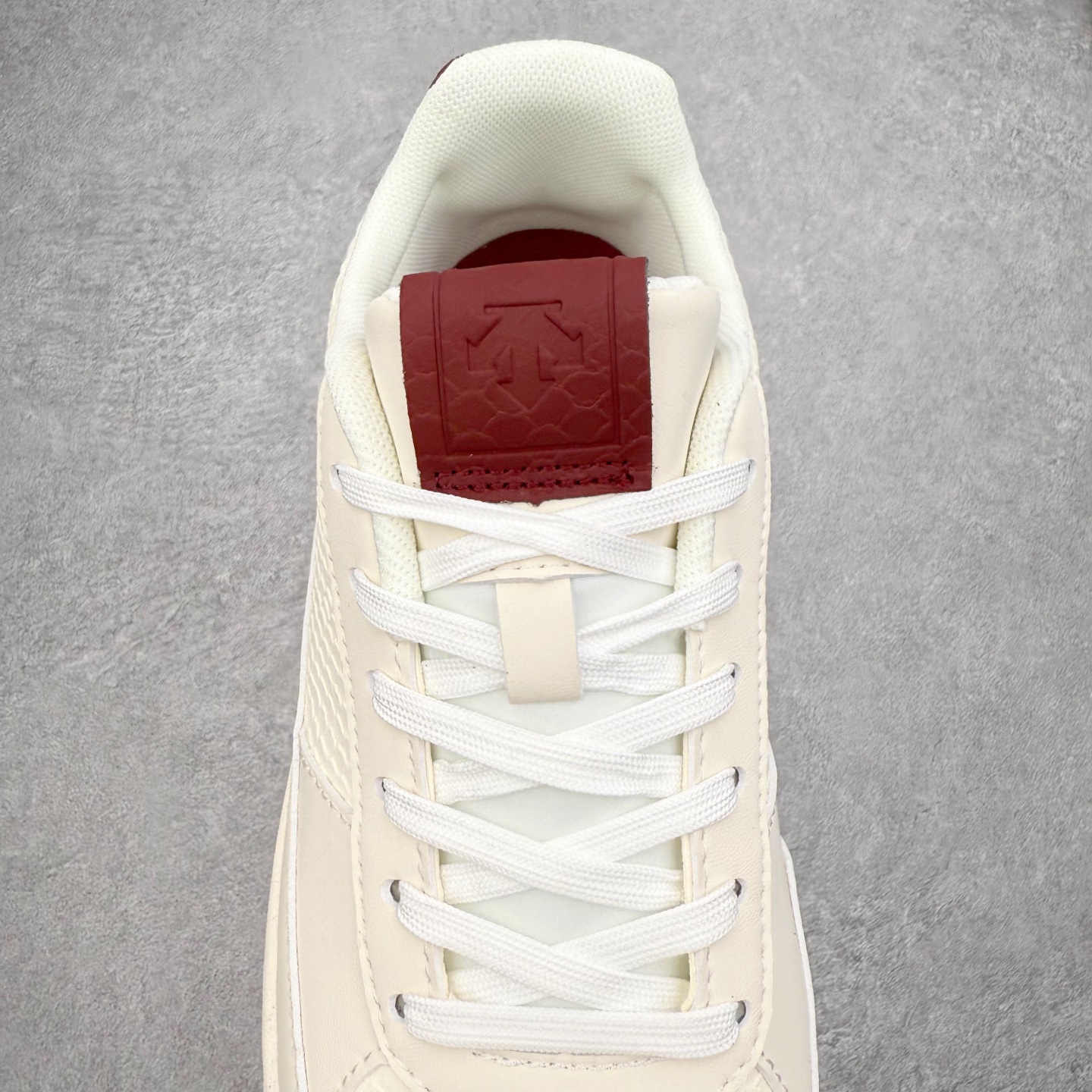 图片[5]-迪桑特DESCENTE Dualis DE Board运动舒适 低帮 生活休闲鞋 DESCENTE（迪桑特）创立于1935年，品牌名取自法语词汇，意为“滑降”。品牌箭头标识代表滑雪的三种技术“高速直线滑行”、“穿越”和“侧滑”，也寓意品牌在打造高端专业运动产品中不断追求完美的创新精神，致力于成为中国高端专业滑雪、综训、女子、铁人三项、高尔夫的第一品牌。实拍调校N版已经零色差零失真 百分百还原实物色彩所见即所得 不存在货不对板色差等低级问题 选购参考实物拍摄 不混卖不参货 只用心做好货严格选品 承诺混一赔十 尺码：36 36.5 37.5 38 38.5 39 40 40.5 41 42 42.5 43 44 44.5 45-选品中心