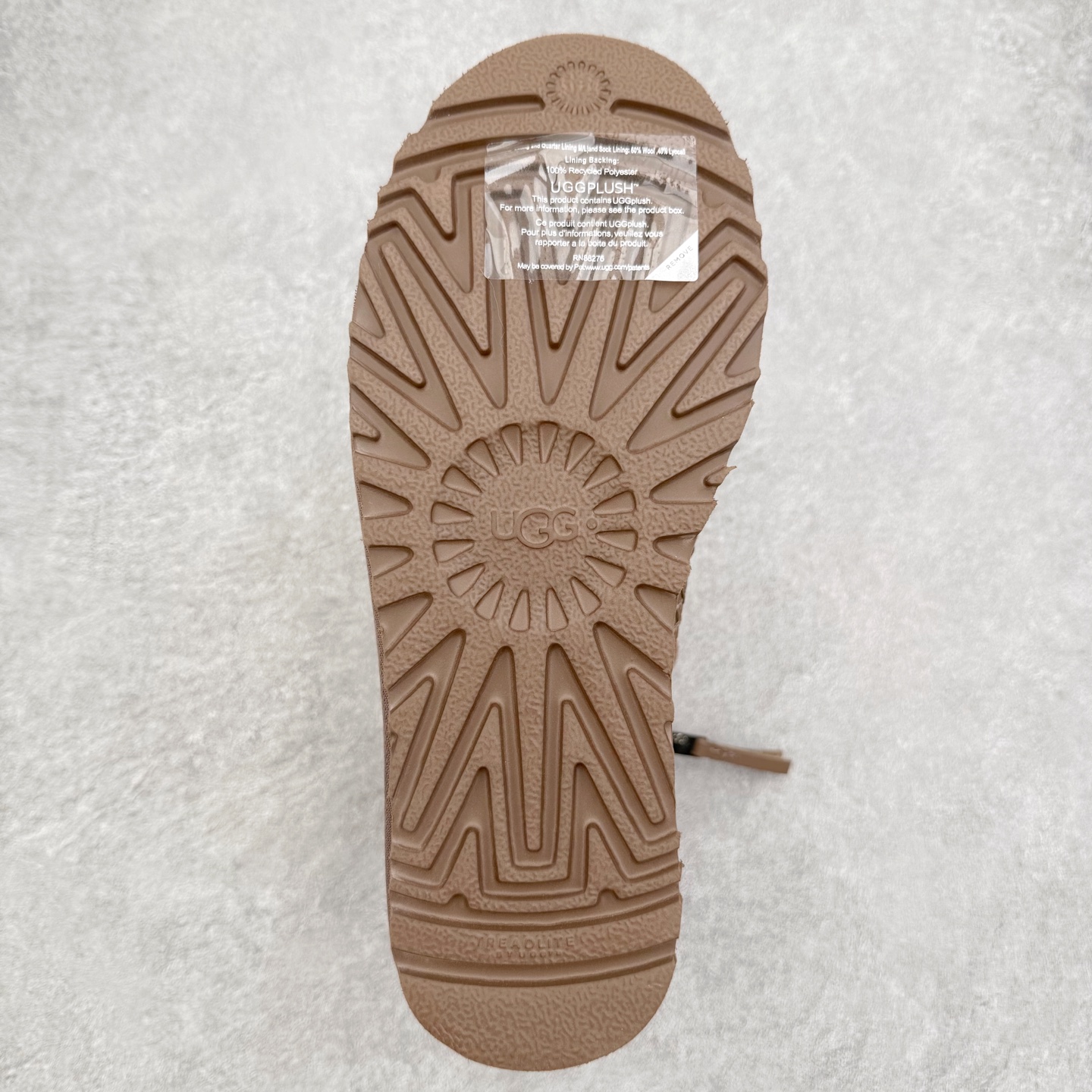 图片[9]-UGG 4574 秋冬羊皮毛一体雪地靴 全鞋采用ZP同厂 隆丰A级澳洲进口羊皮毛一体 品牌代工厂生产线 完全遵循ZP工艺流程 代工厂原厂版师 秉承无原鞋不开发选择 注重每一处细节 市面最正版型 TREADLITE\\\”轻翼\\\”科技外底 轻便/耐用/柔韧/桩型【售后郑重承诺】一个月内若出现重大脱胶/断底等质量问题 直接为您换新！尺码：35 36 37 38 39 40-选品中心