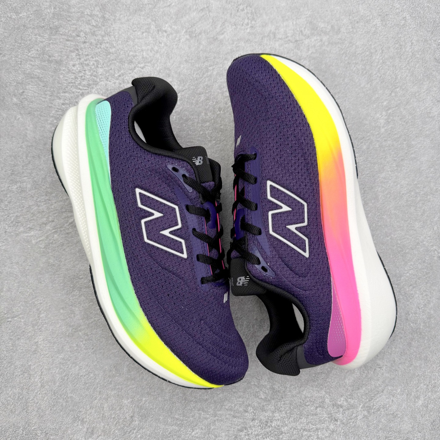 图片[3]-New Balance Fresh Foam X NB1080V6 新百伦系列低帮轻量化厚底健身休闲运动慢跑鞋 近赏｜无论是日常慢跑，还是City Walk，它都可轻松应对提起今年最流行的事情，想必在你所在的城市来一段City Walk，是很多潮男潮女都会做的吧。当时间来到十月，一年中最舒服的时光，无论是慢跑也好，还是City Walk，今天推荐的这双鞋，都可以轻松应对。那就是可以带给你久违的松弛感、治愈你柔软的需要的New Balance Fresh Foam X1080v15。作为New Balance经典跑鞋系列，1080系列可以说凝聚了品牌历来前沿科技与制造匠心。今年的v13版本可谓再度革新。在舒适体验、运动性能以及造型风格三个维度上做到了有机交融。舒适体验一直是1080跑鞋系列带给我们最大的直观感受，加上本就带有严肃跑鞋基因，在今年全新材料配方的Fresh FoamX中底泡棉上则有了不一样的缓震性能，重新定义“踩屎感”。可再生柔软针织鞋面使用可追溯的Repreve再生鞋面材料，柔软透气的鞋面提供绵密的贴合与包裹感，轻量分区橡胶大底分区外底橡胶采用新材料，改进纹路设计，增加前掌外底硬度，提升滚动反馈和传动效率。尺码：36 36.5 37 38 39.5 40 40.5 41.5 42 42.5 43 44 44.5 45-选品中心