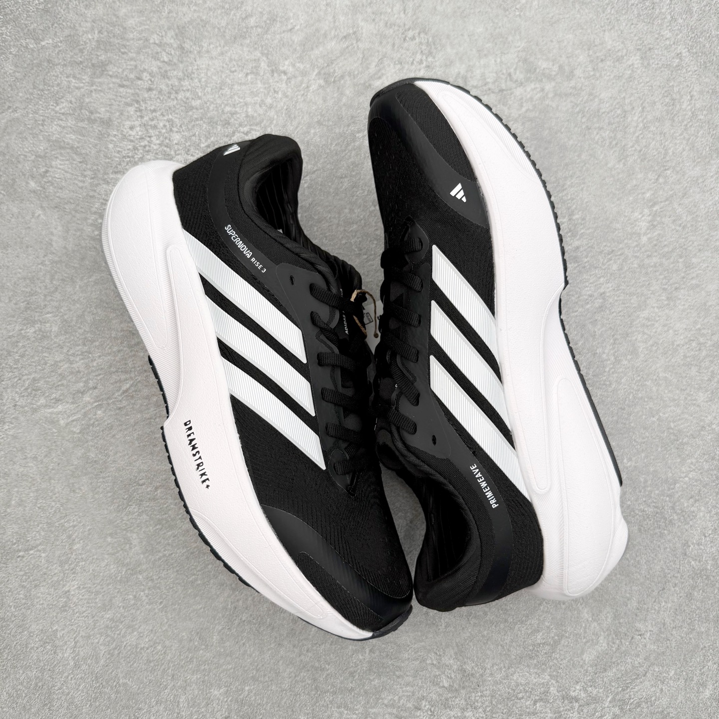 图片[3]-AD Adizero Adios Pro 4 马拉松竞速专业跑鞋 JR7671 CELERMESH针织网面非常轻薄 纤维间的缝隙很大 可以保证跑步时的透气、排汗效果 鞋舌直接与两侧的内衬和鞋底连接在一起 在跑步过程中不会被鞋舌的左右移动所困扰 在标准鞋带孔的基础上再拓宽一组鞋带孔 适合不同脚型的需求 突破性 EnergyRods 技术，有助于跑者实现更好的成绩 中底独特的LIGHTSTRIKE PRO泡棉材质 微弹感觉在跑步过程中给予了良好的支撑体验 对于顶级精英和高水平进阶跑者来说 ADIOS PRO是一双值得信赖的竞速比赛用鞋 尺码：36 36.5 37.5 38 38.5 39 40 40.5 41 42 42.5 43 44 44.5 45-选品中心